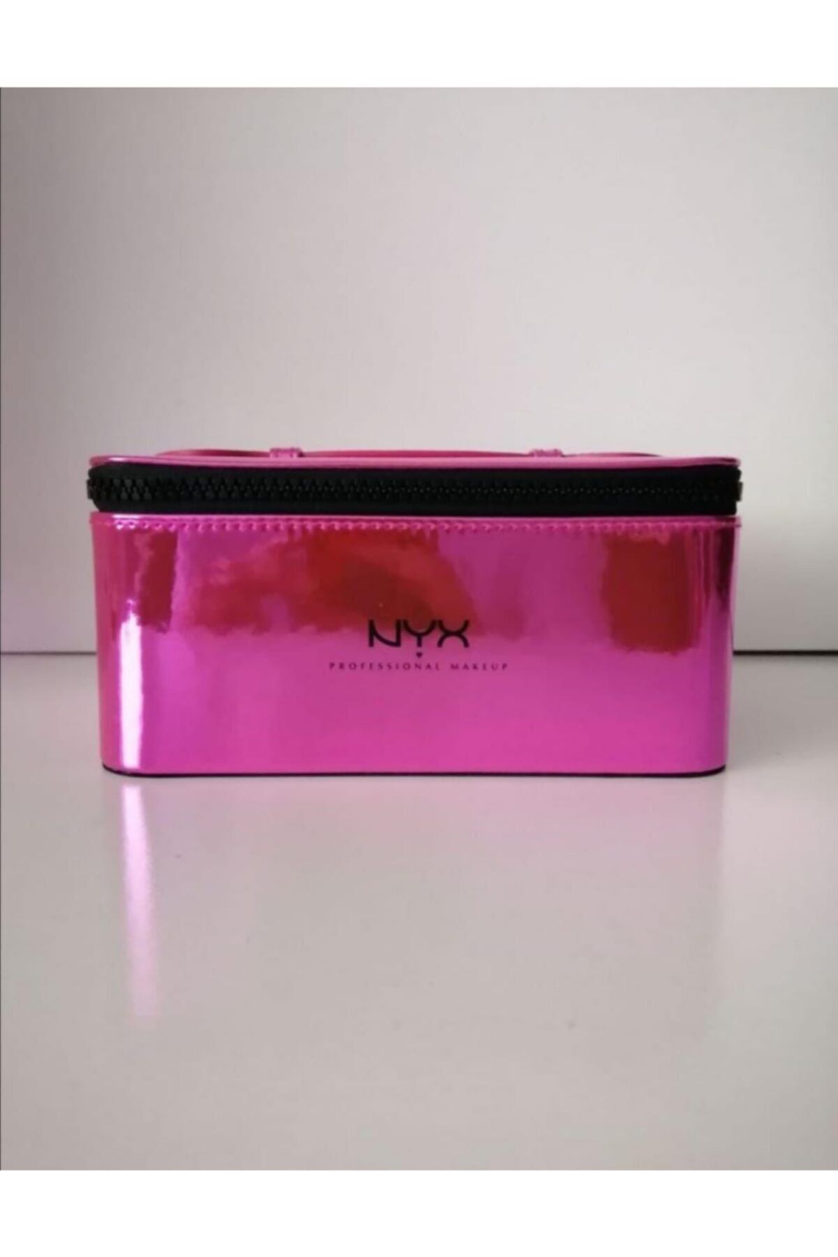 NYX Professional Makeup Aynalı Makyaj Çantası Nyx