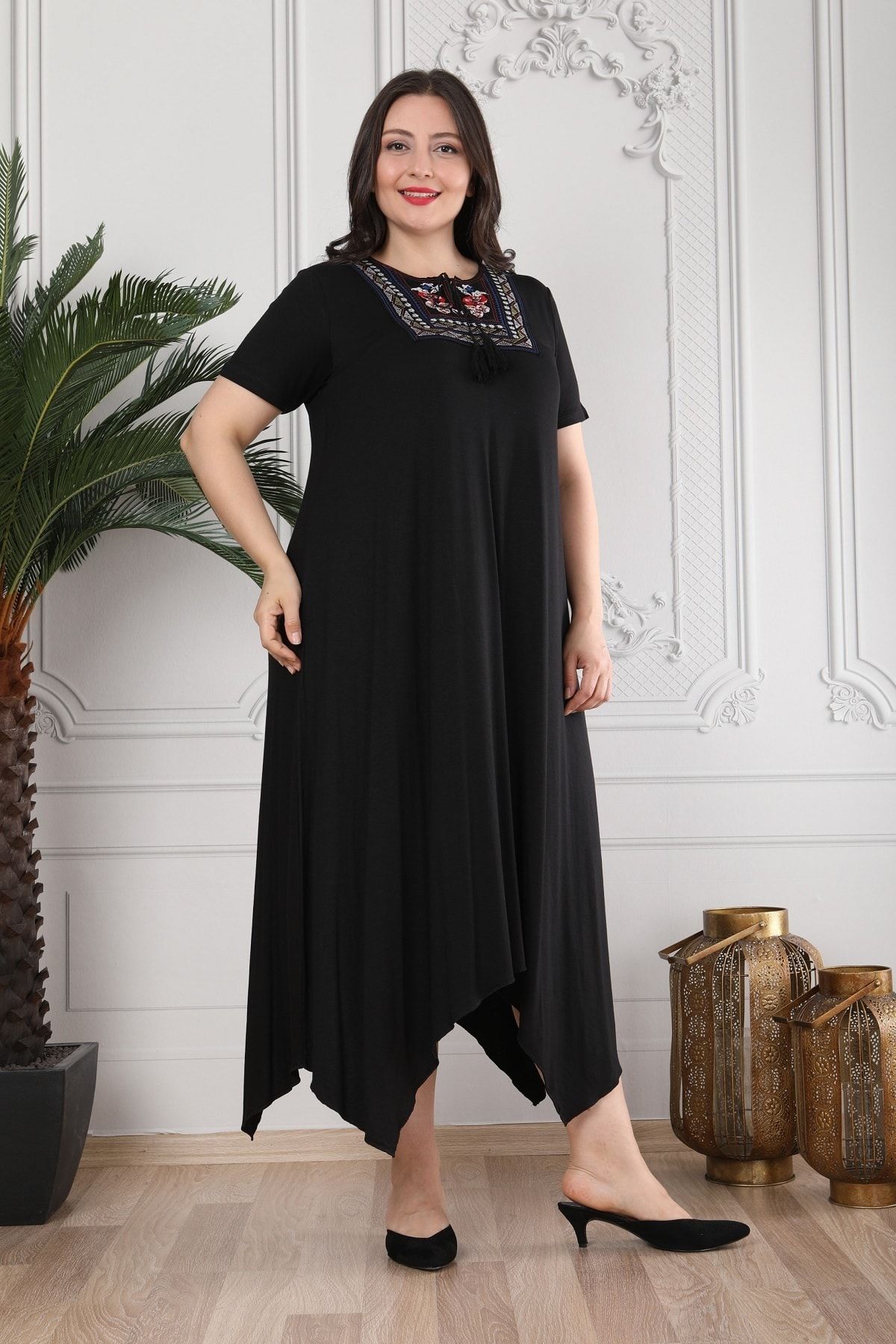 XL Modam Kadın Siyah Büyük Beden Nakış Detaylı Elbise