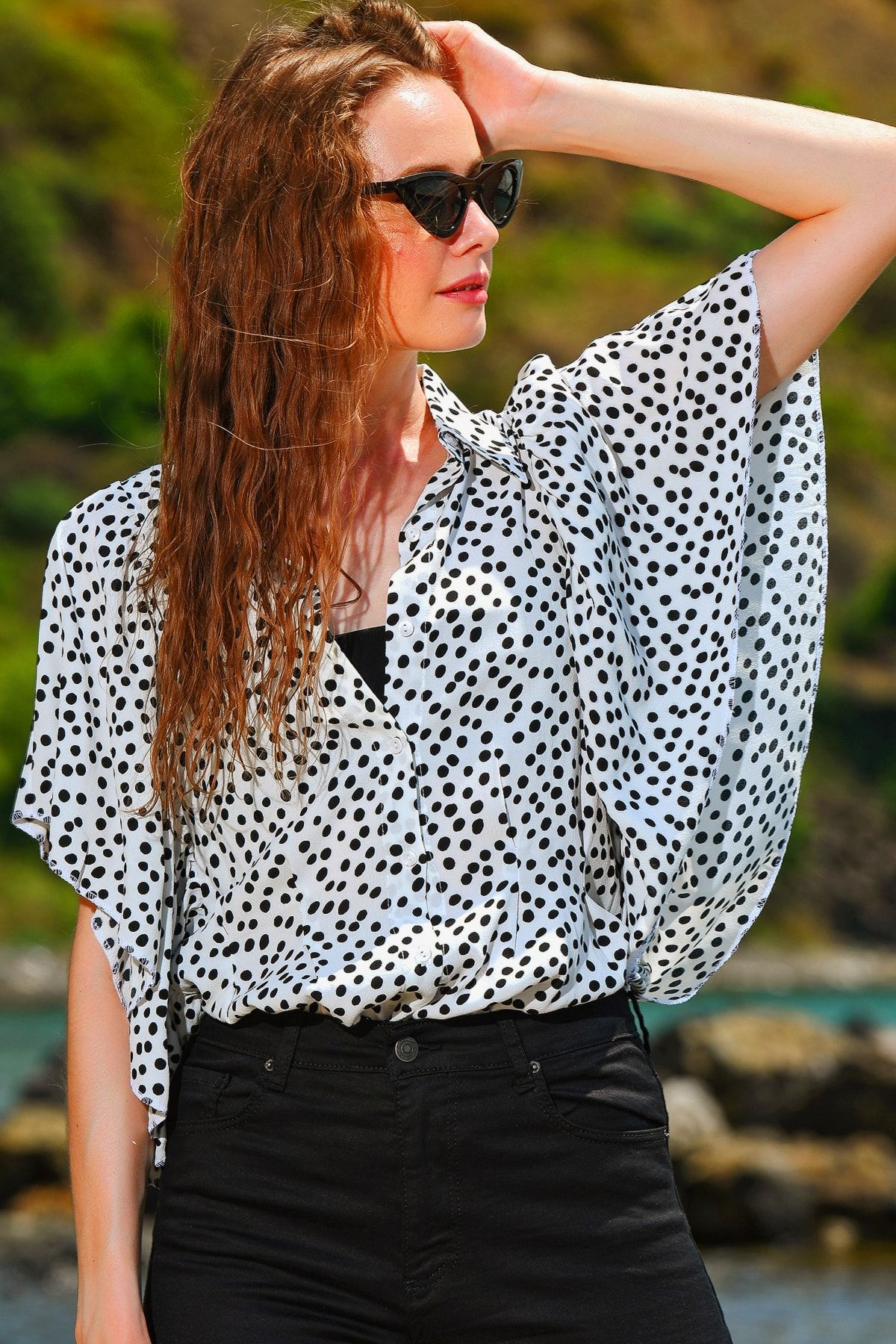 Trend Alaçatı Stili Kadın Beyaz Desenli Volanlı Dokuma Gömlek Dnz-3159-Rw1