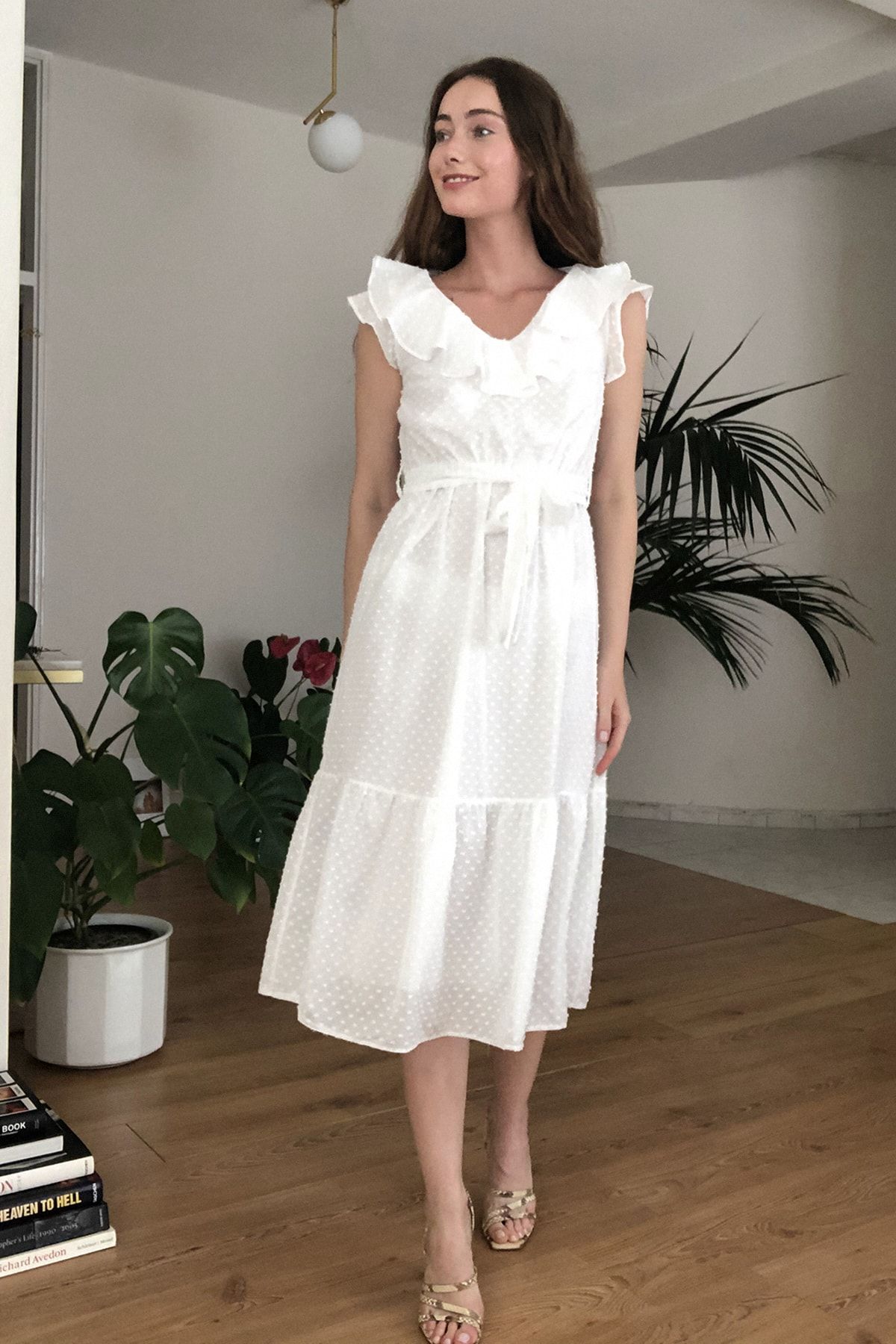 TRENDYOLMİLLA Beyaz Kuşaklı Elbise TWOSS20EL3417