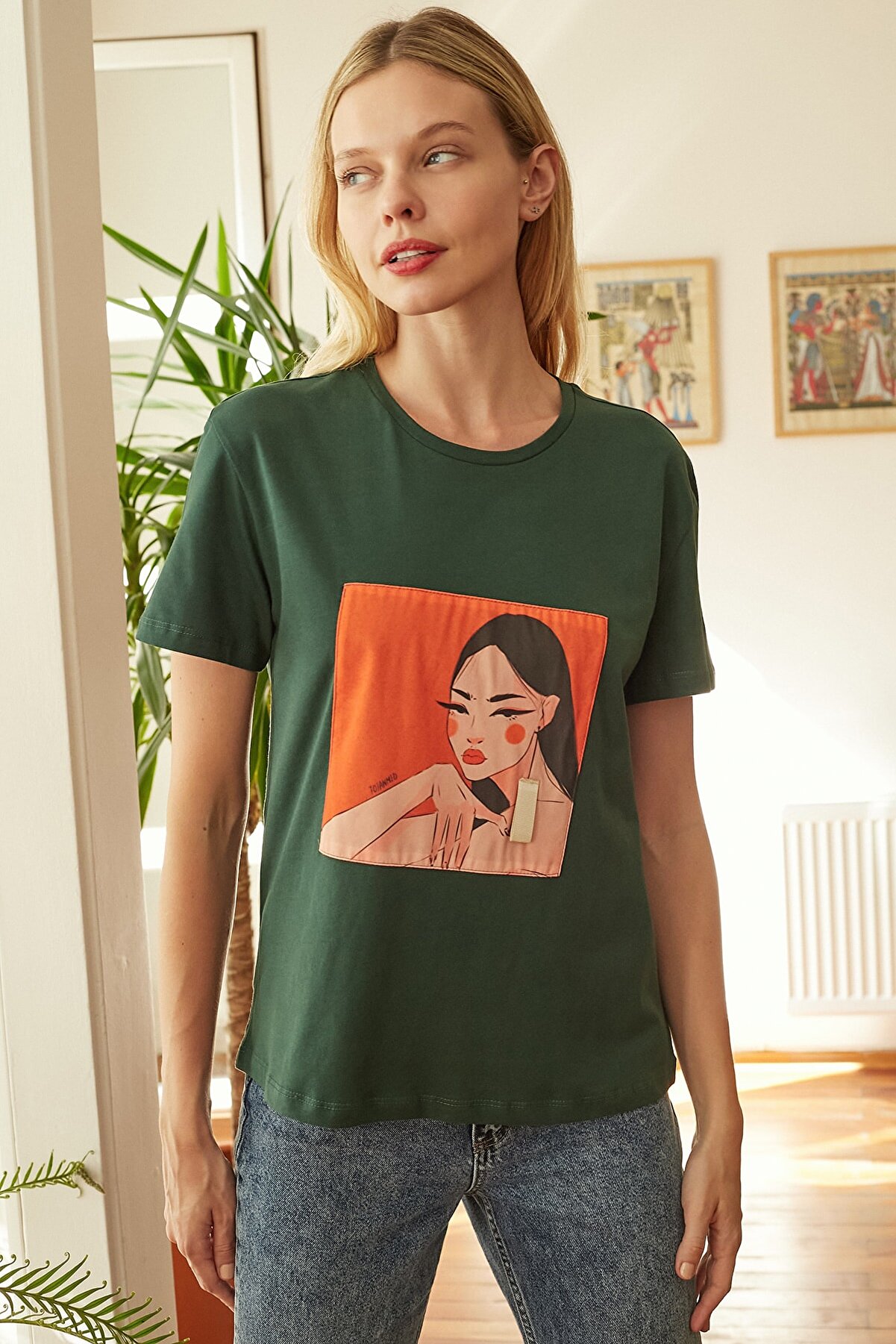 TRENDYOLMİLLA Zümrüt Yeşili Baskılı Semifitted Örme T-Shirt TWOSS20TS0800