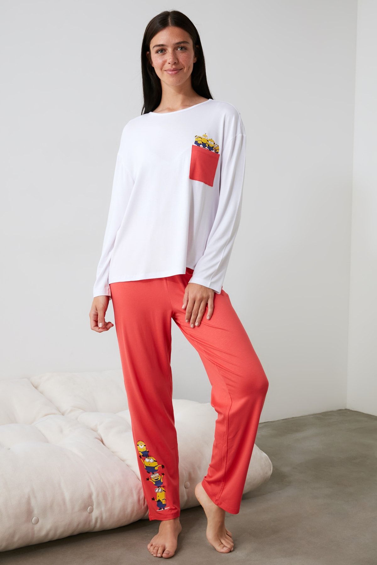 TRENDYOLMİLLA Çok Renkli Lisanslı Minions Baskılı Örme Pijama Takımı THMAW21PT0224