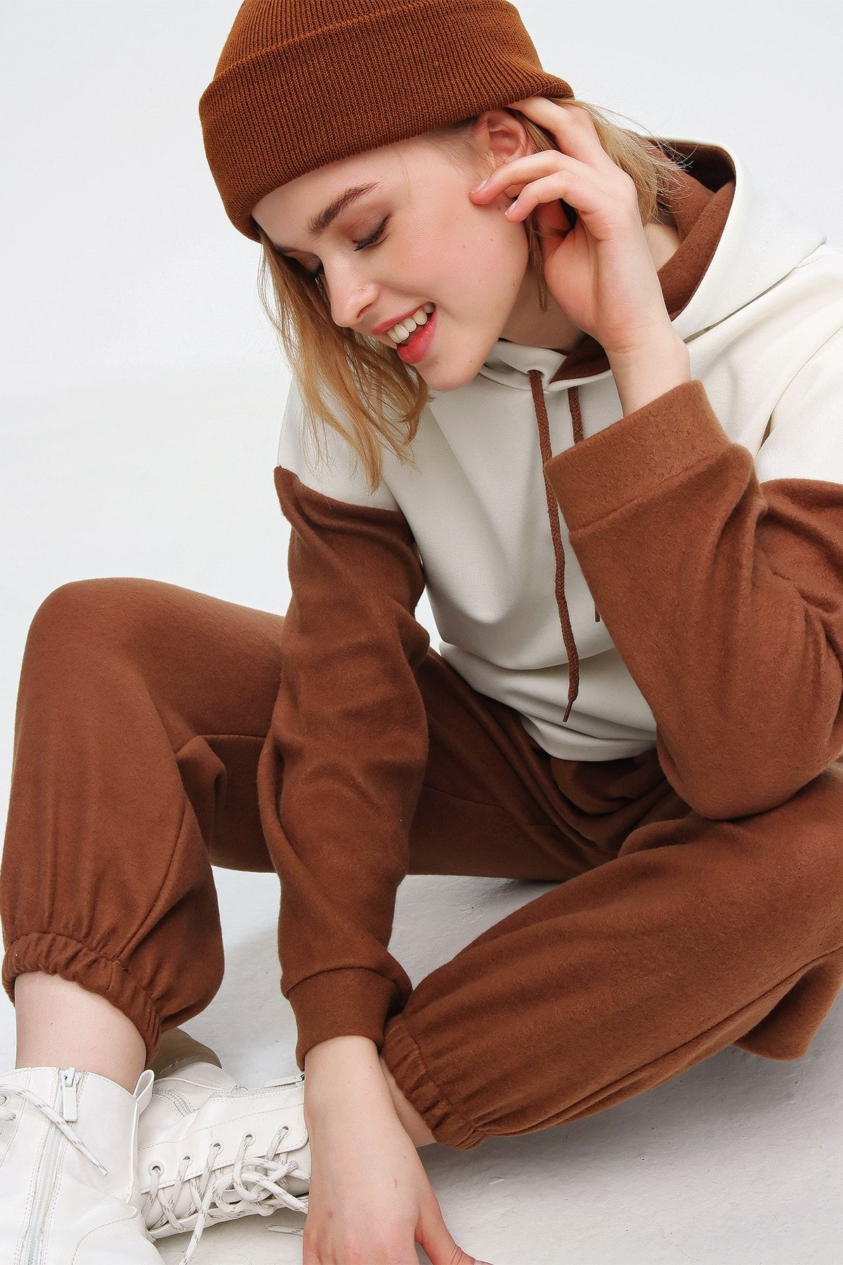 Trend Alaçatı Stili Kadın Tarçın Renk Bloklu Kapüşonlu Polar Eşofman Takım ALC-X5588