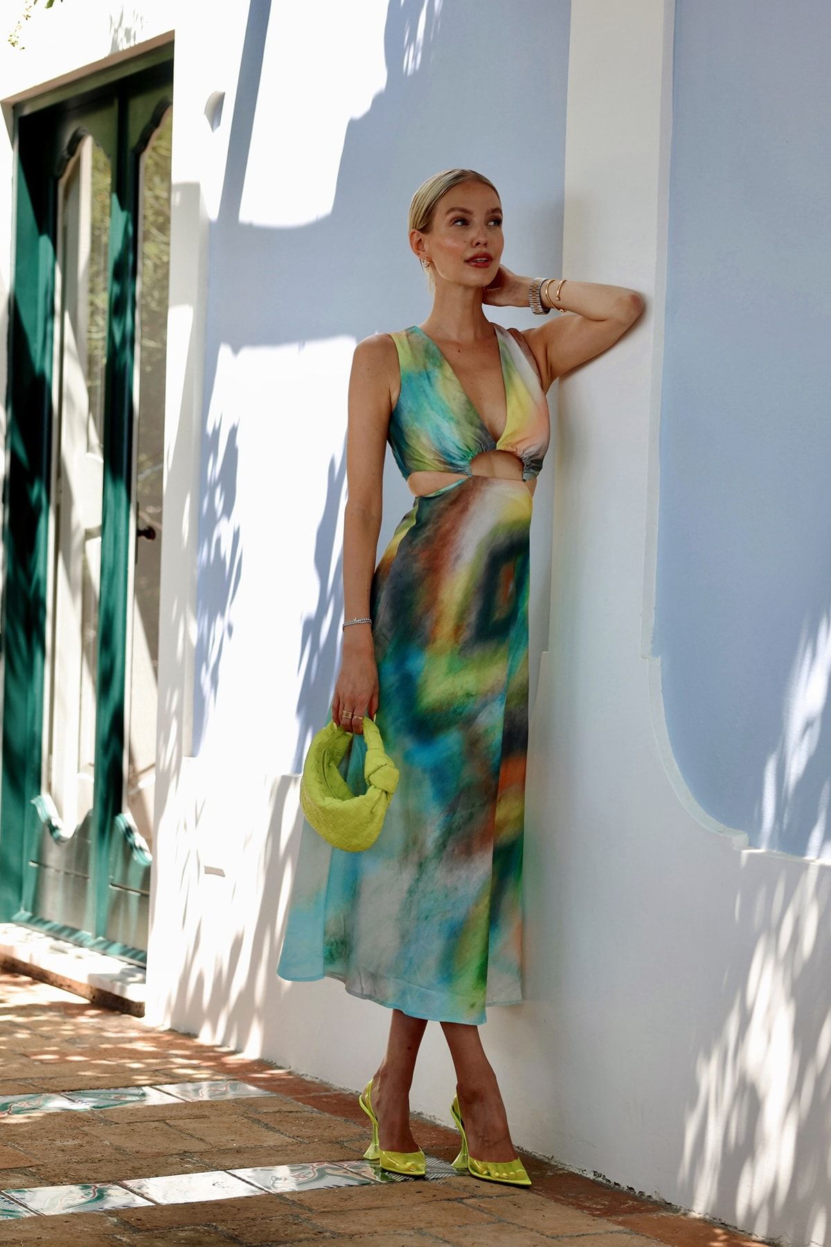 TRENDYOLMİLLA Çok Renkli Cut Out/Pencere Detaylı Maxi Dokuma Elbise TWOSS21EL3578