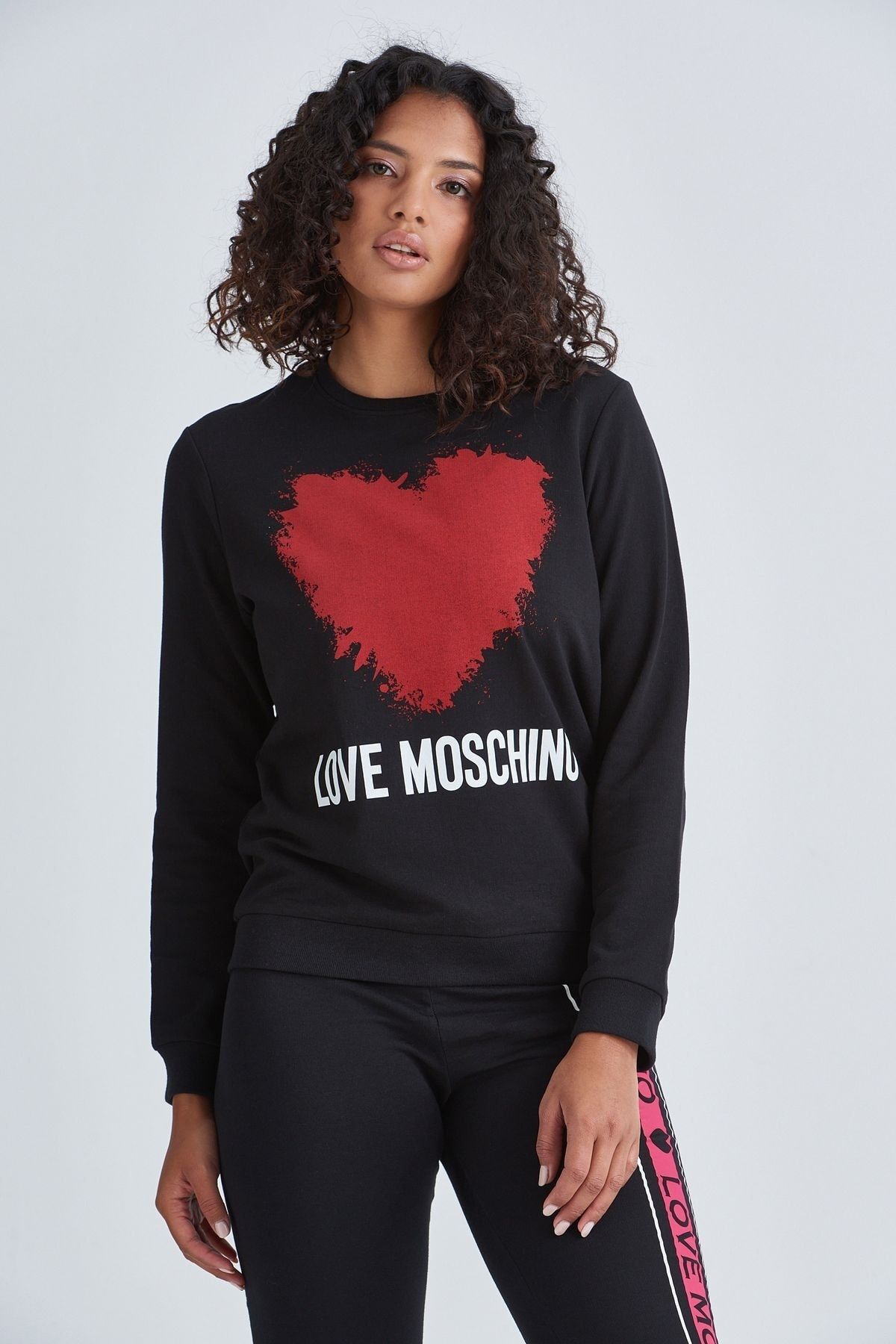 Moschino Kadın Kalp Logolu Sweatshirt
