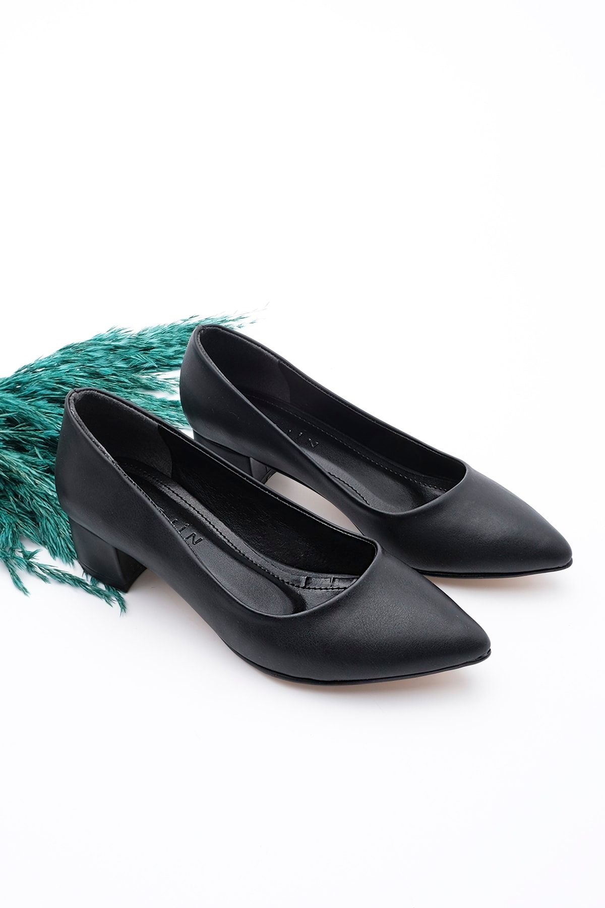 Marjin Kadın Günlük Klasik Topuklu Ayakkabı Sivri Burun Kalın Ökçe Apunte siyah