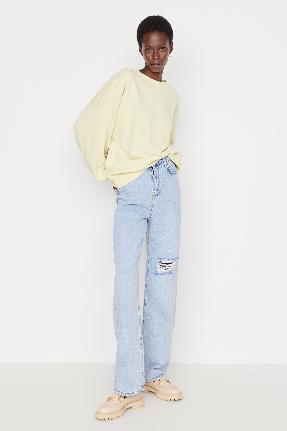 TRENDYOLMİLLA Mavi Yırtıklı Yüksek Bel Uzun Straight Jeans TWOSS22JE0236