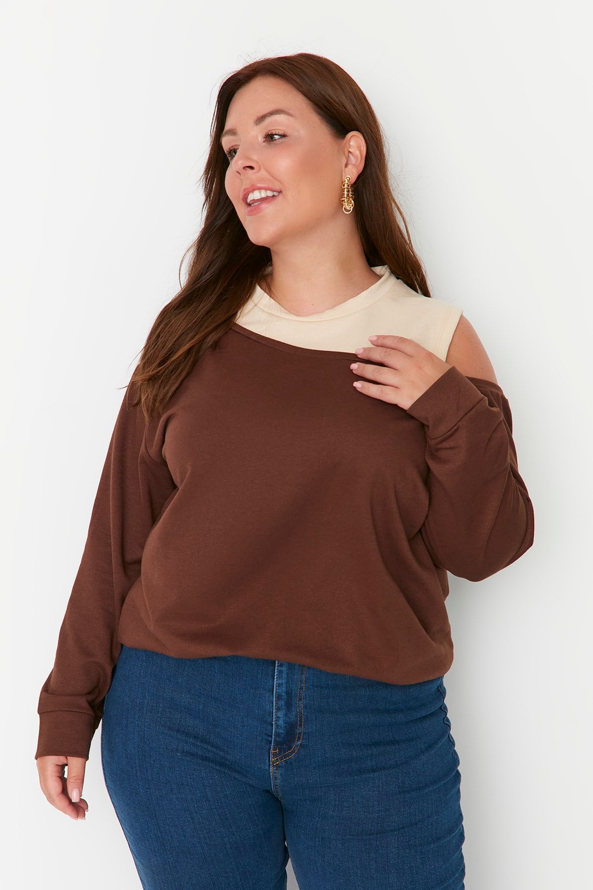 Trendyol Curve Siyah Bisiklet Yaka Omuz Detaylı İnce Örme Sweatshirt TBBAW23AO00020