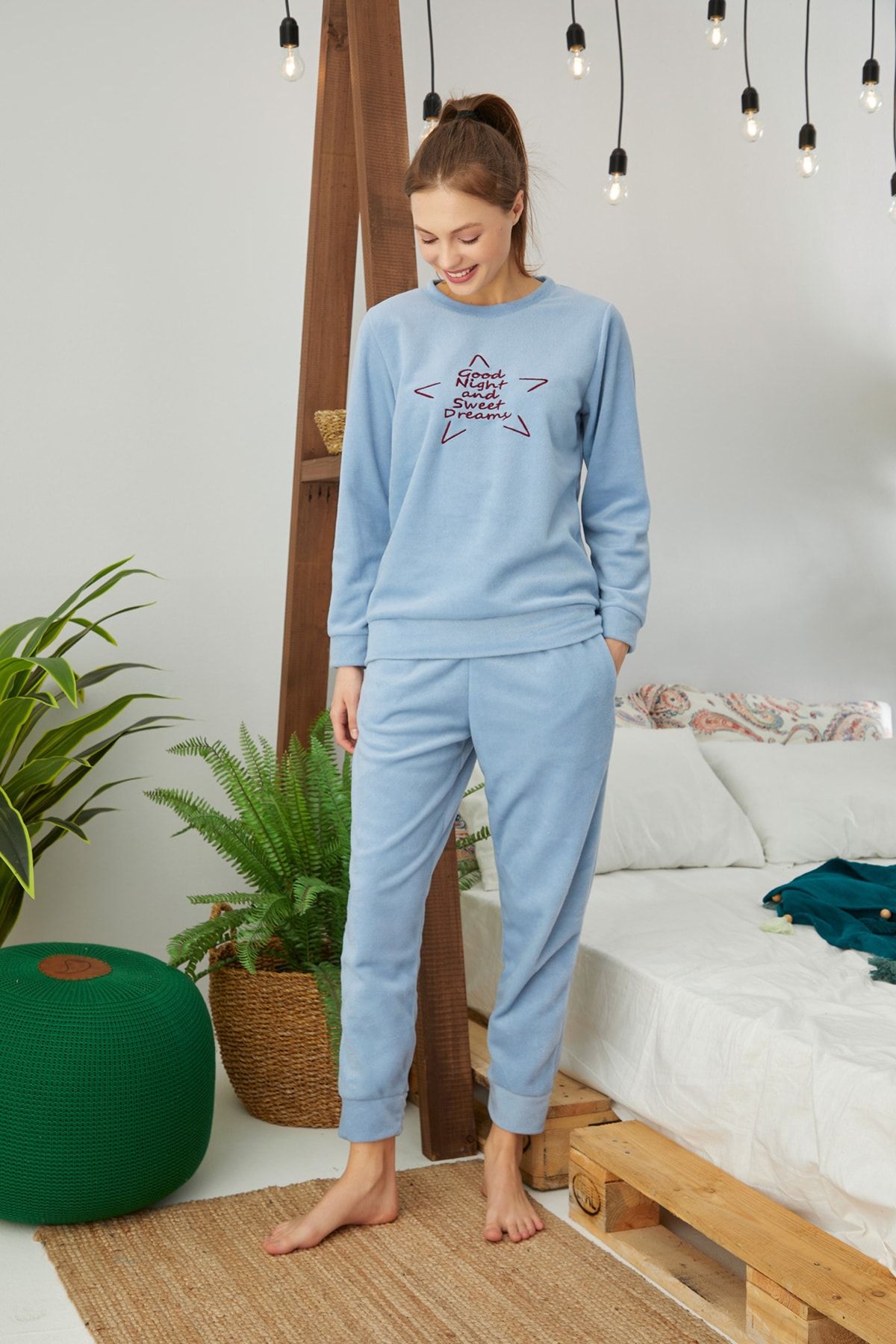Siyah İnci Mavi Alt-üst Polar Nakışlı  Pijama Takım