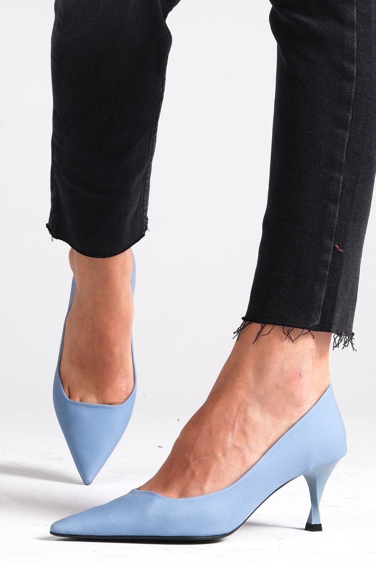 Mio Gusto Josie Burgu Ökçeli Mavi Renk Mat Saten Kumaş Kadın Topuklu Stiletto Ayakkabı