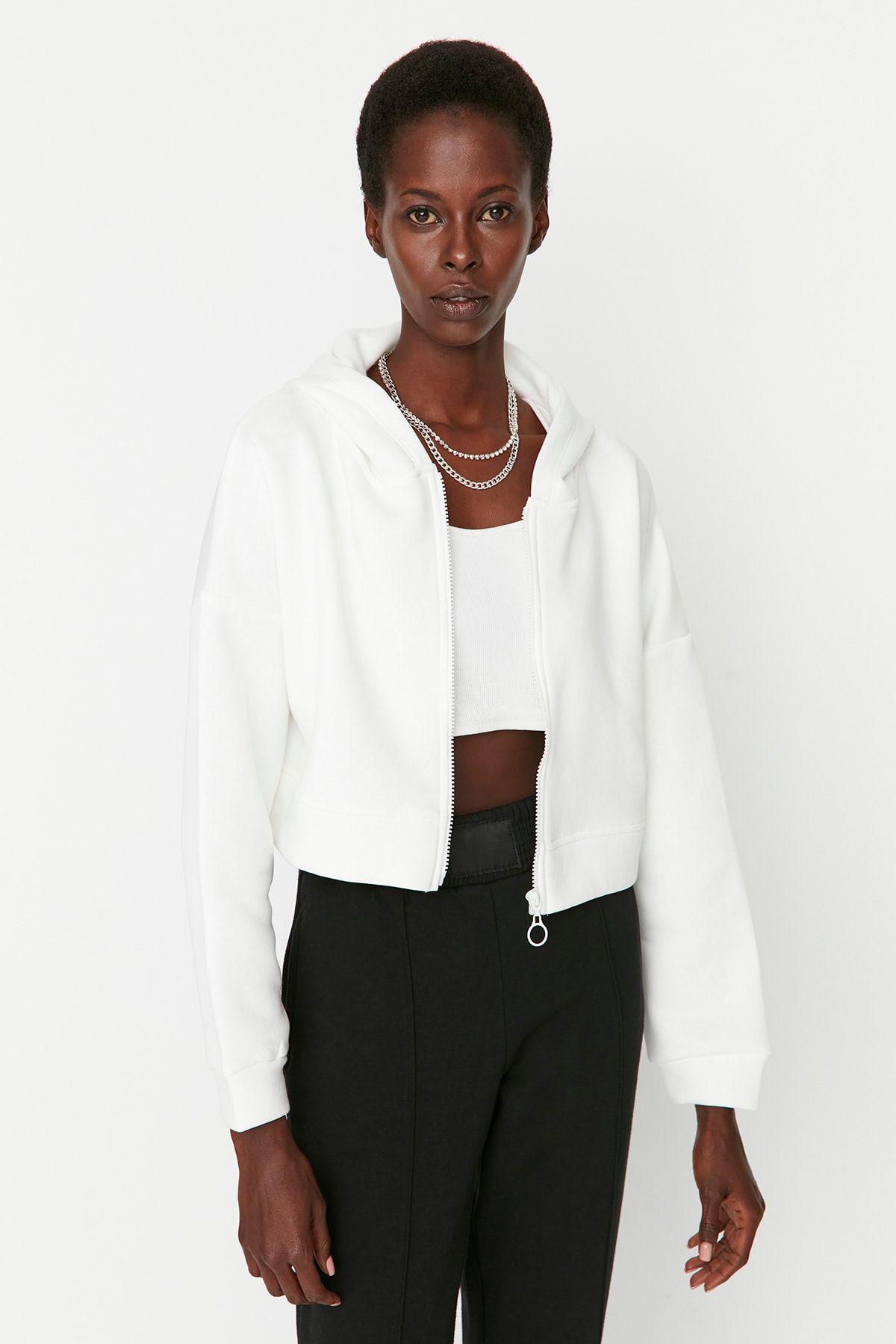 Trendyolmilla Ekru Basic Fermuarlı Kapüşonlu Crop Kalın İçi Polarlı Örme Sweatshirt TWOAW20SW0660