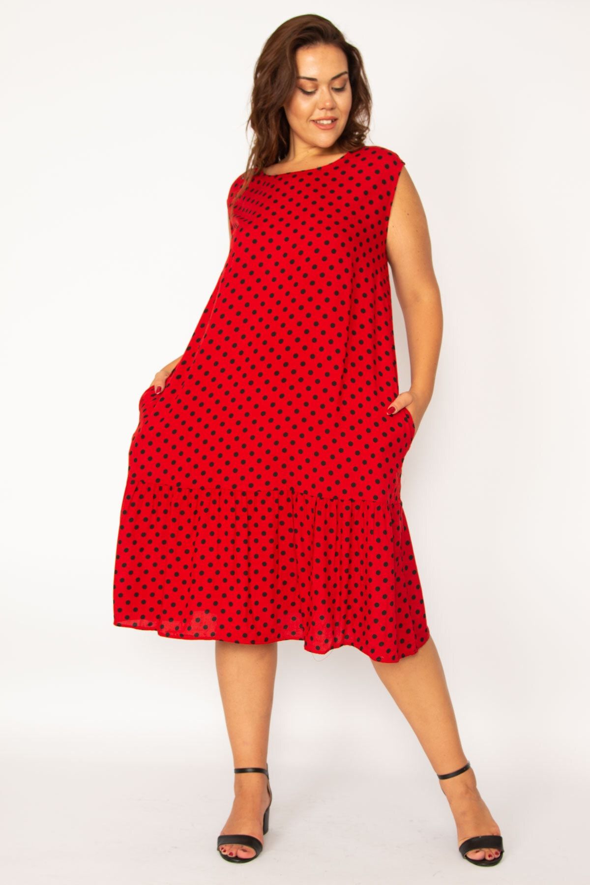 Şans Kadın Büyük Beden Kırmızı Dokuma Viskon Kumaş Puan Desenli Eteği Katlı Elbise 65n34008
