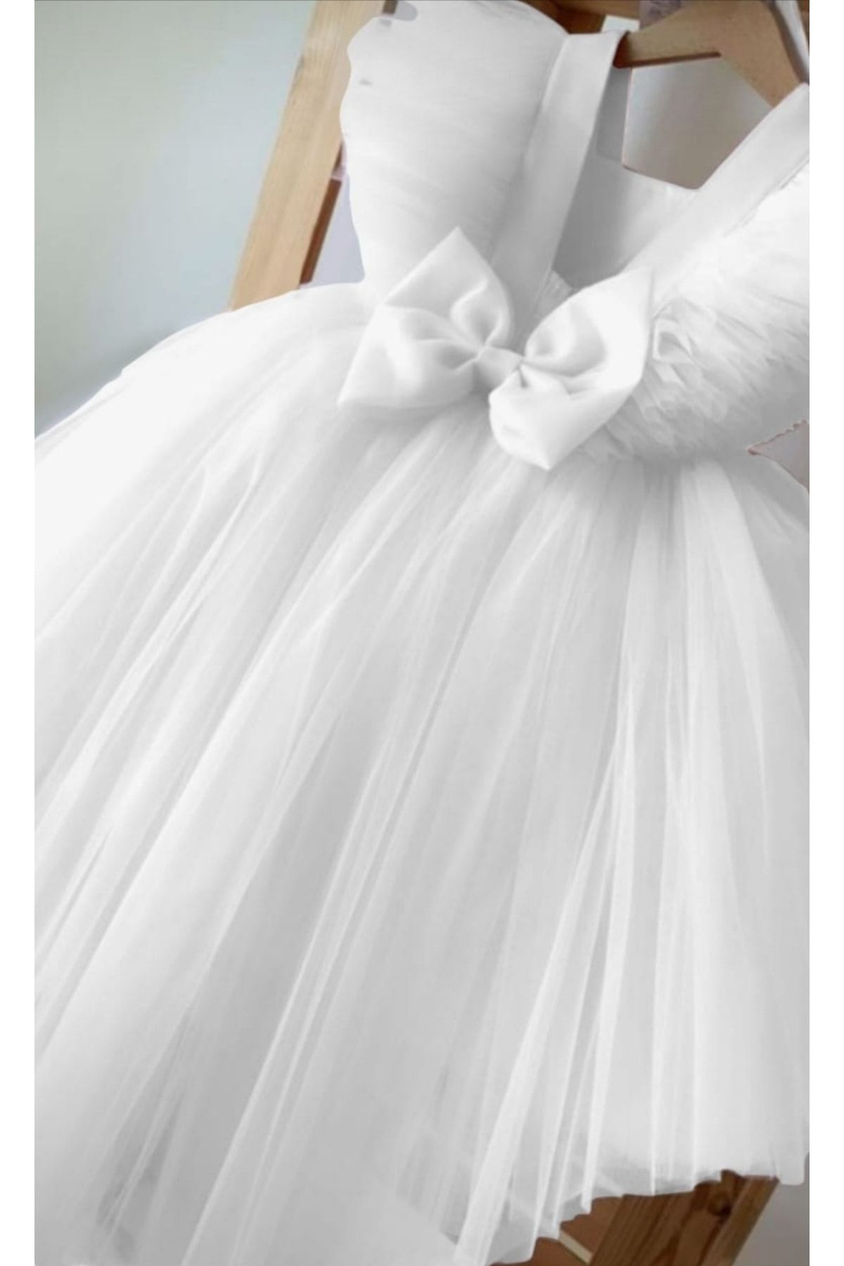 Mislina Kız Çocuk Beyaz Arkası Fıyonklu Tasarım Elbise