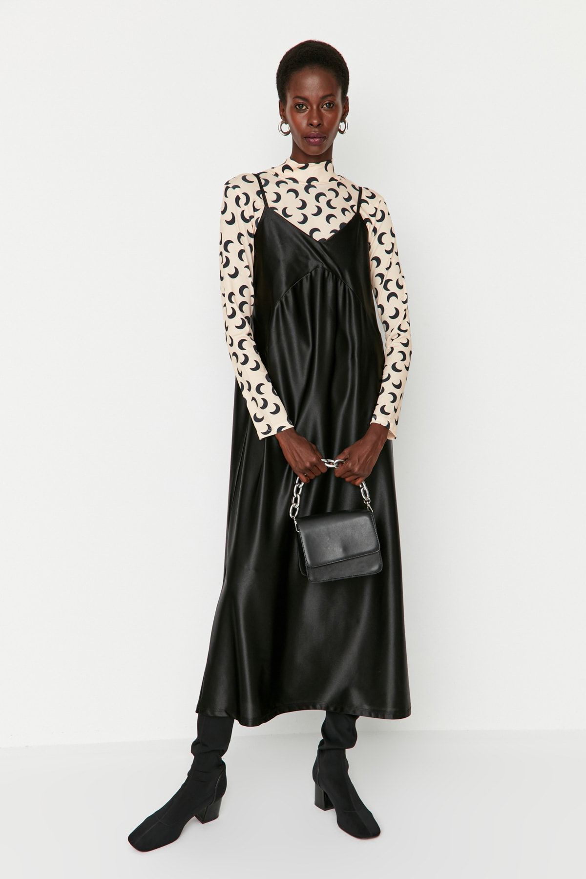TRENDYOL MODEST Siyah Örme Bluz- Saten Elbise 2'li Takım TCTAW23EB00103