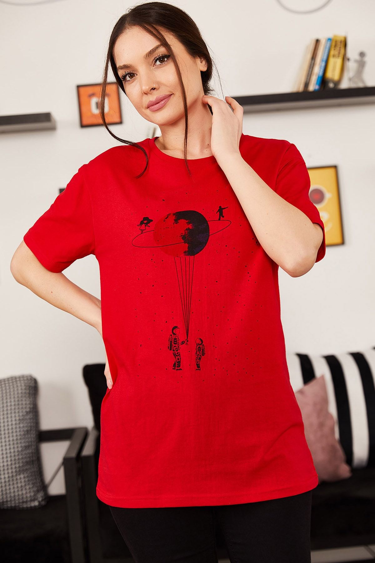 armonika Kadın Kirmizi Satürn Baskılı T-Shirt ARM-20Y012007
