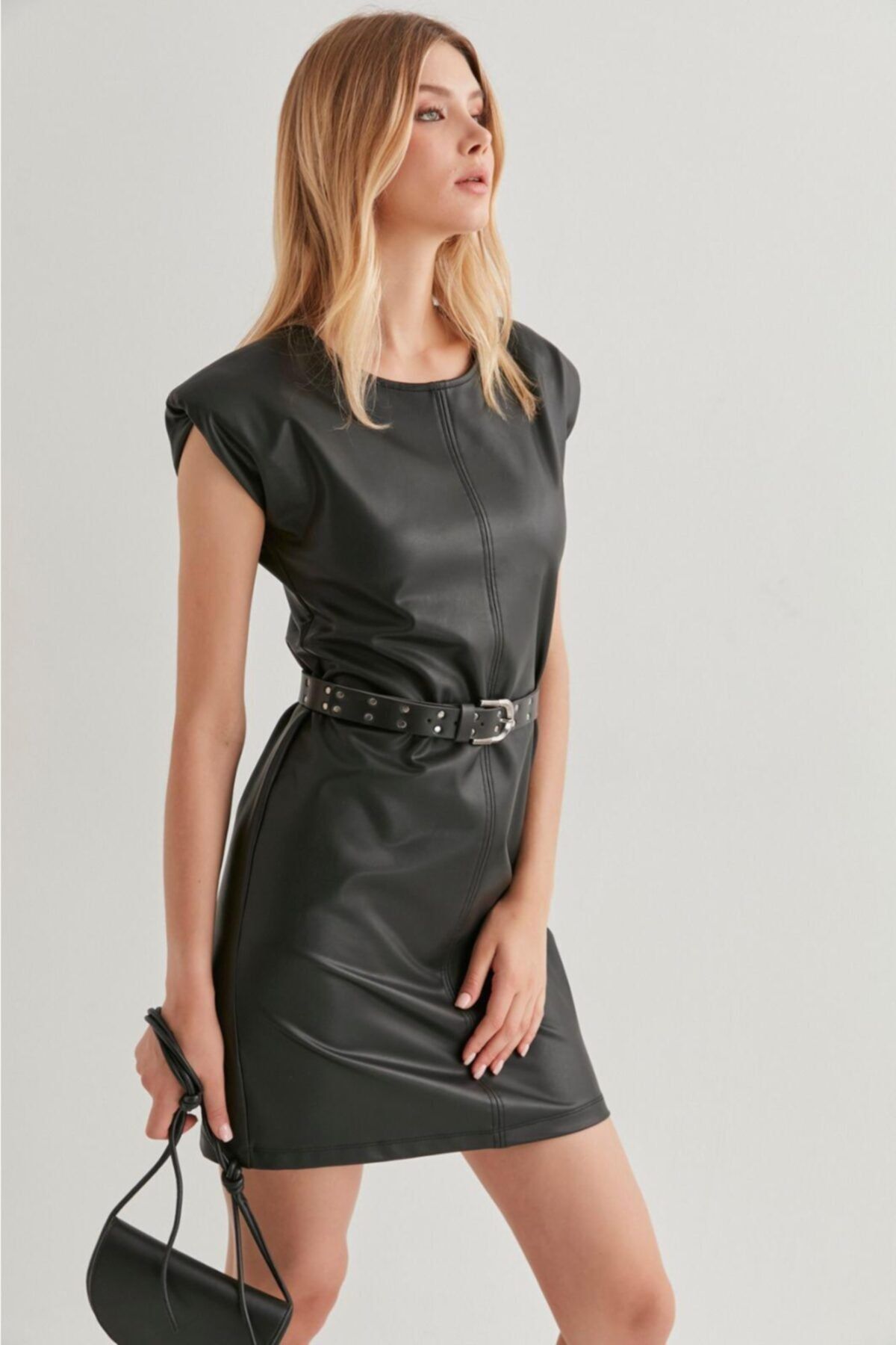 Vitrin Düz Siyah Deri Mini Elbise