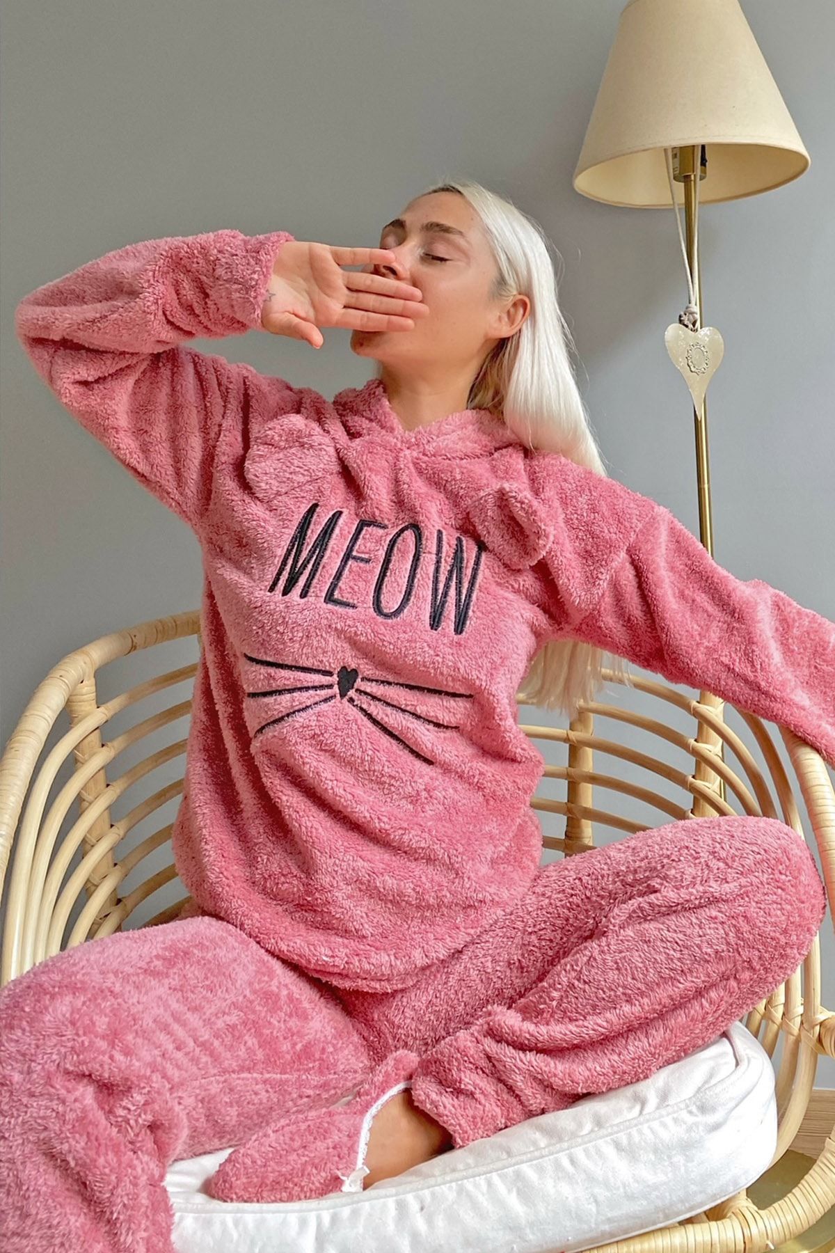 Pijamaevi Kadın Pembe Meow Desenli Tam Peluş Pijama Takımı