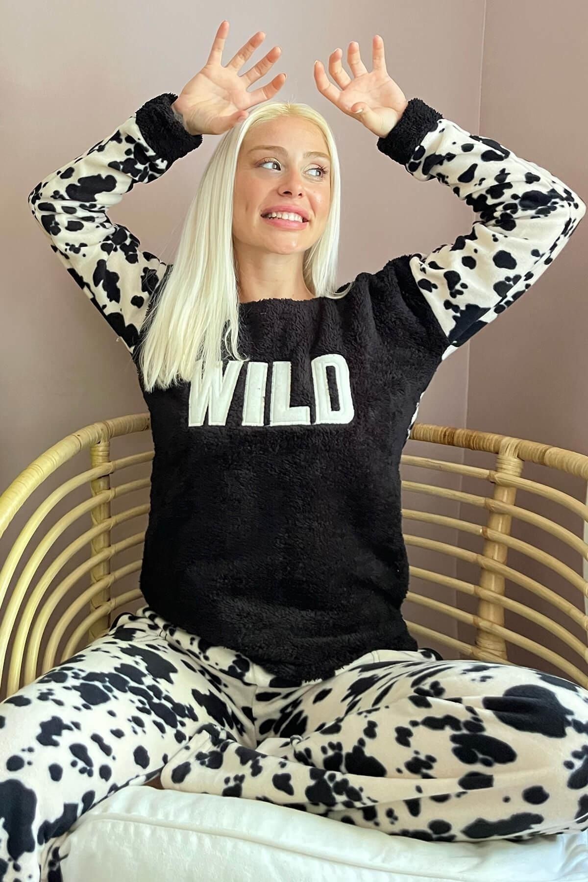 Pijamaevi Siyah Benek Wild Desenli Kadın Peluş Pijama Takımı