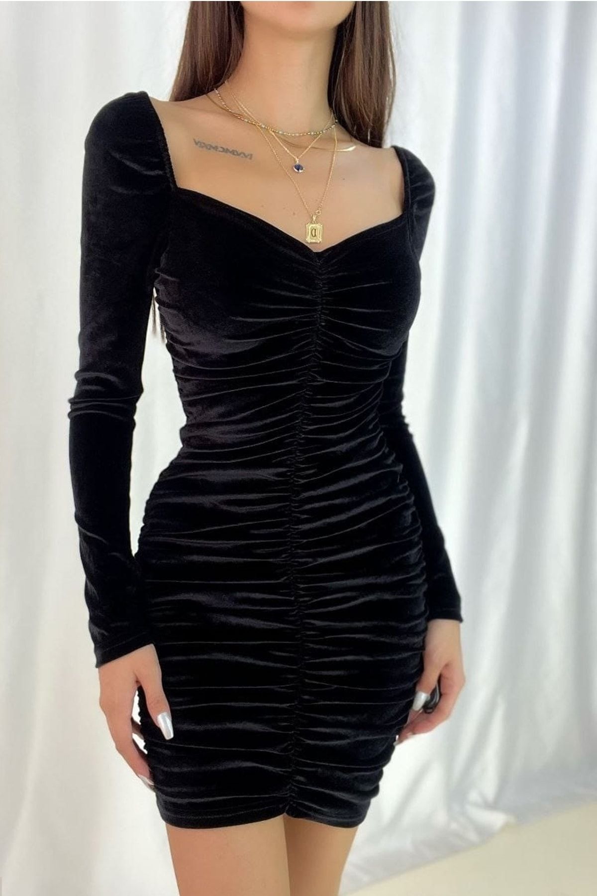 lovebox Siyah Esnek Kadife Kumaş Büzgü Detaylı Uzun Kollu Mini Elbise 582257