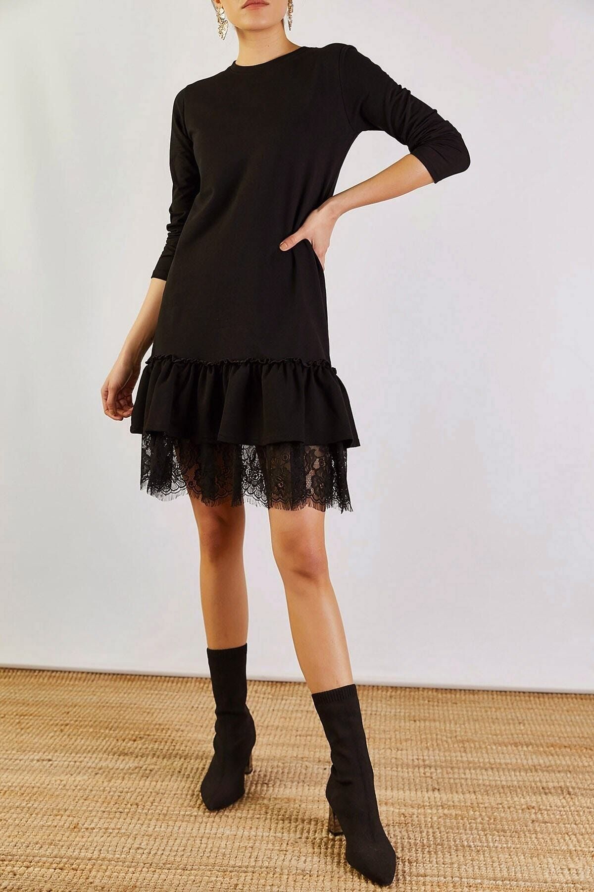 Boutiquen Kadın Siyah Eteği Büzgülü Dantel Detaylı Elbise 2192