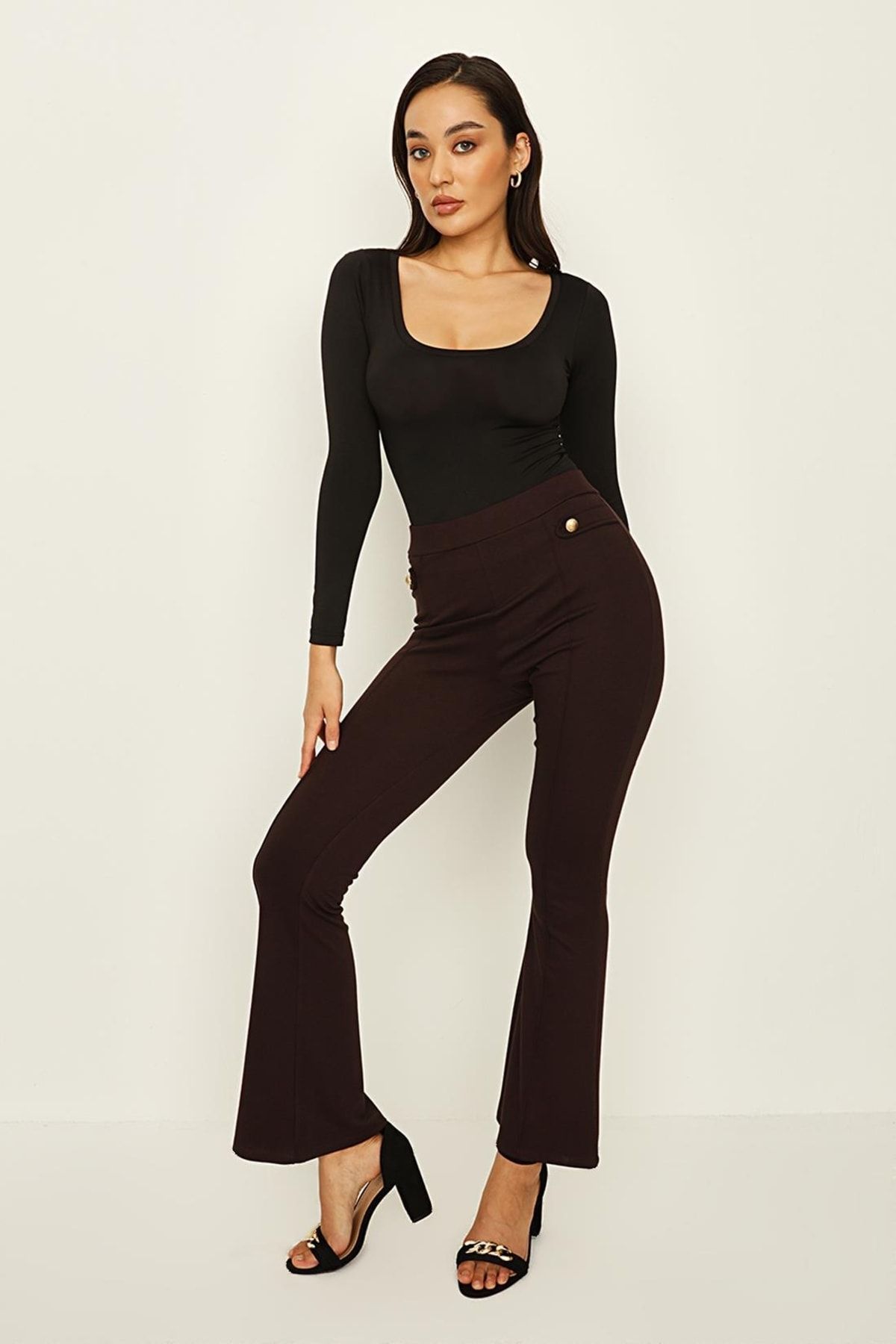 Select Moda Kadın Kahverengi Gold Düğme Detaylı Ispanyol Paça Tayt Pantolon