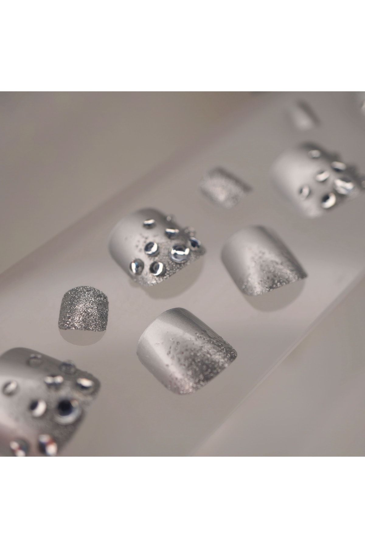 EDA LUXURY BEAUTY 24'lü Gümüş Gri Mat Simli Ayak Takma Tırnak Lüks 3d Kristal Taşlı Desenli Pedikür Nail Art Set.