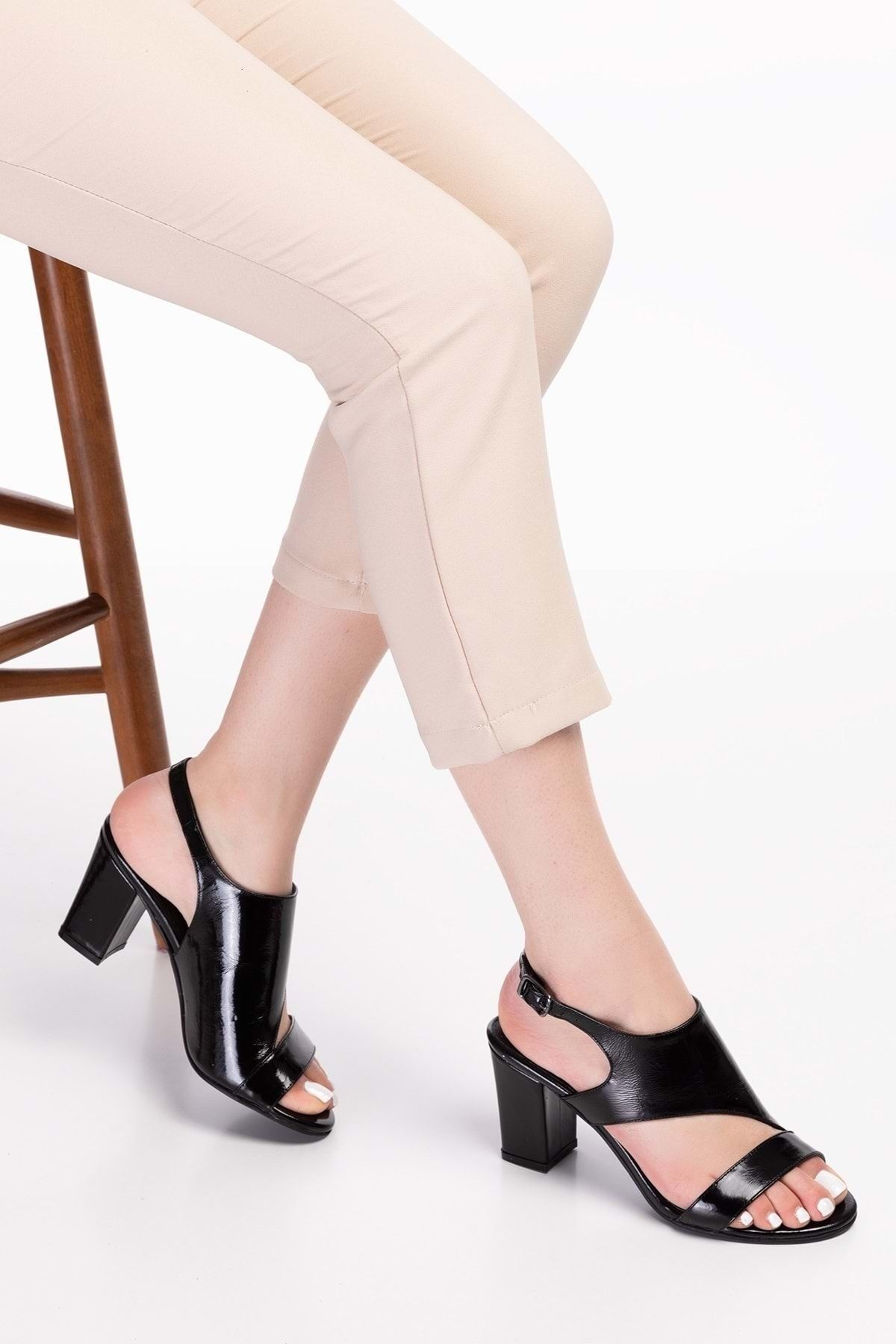 Gondol Kadın Hakiki Deri Klasik Topuklu Ayakkabı Şhn.0317 - Siyah Rugan - 35