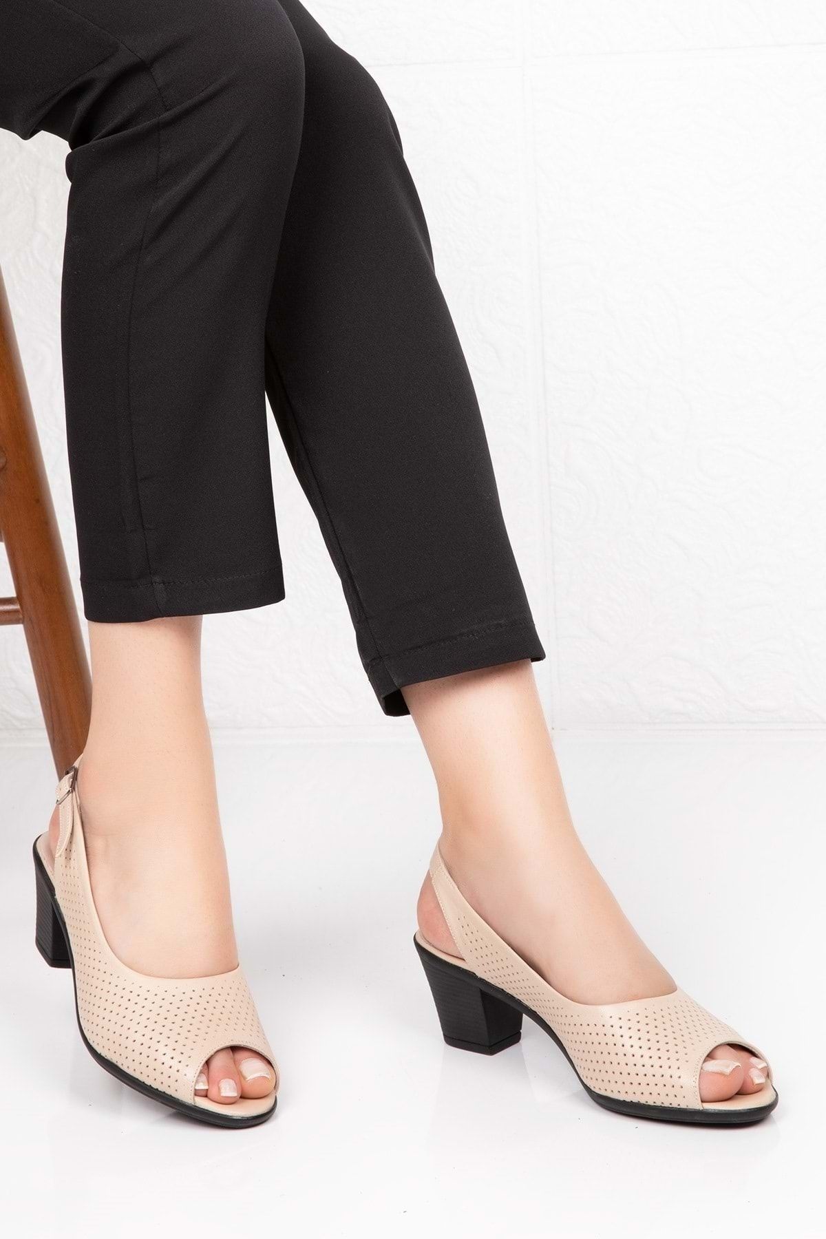 Gondol Kadın Bej  Deri Topuklu Ayakkabı