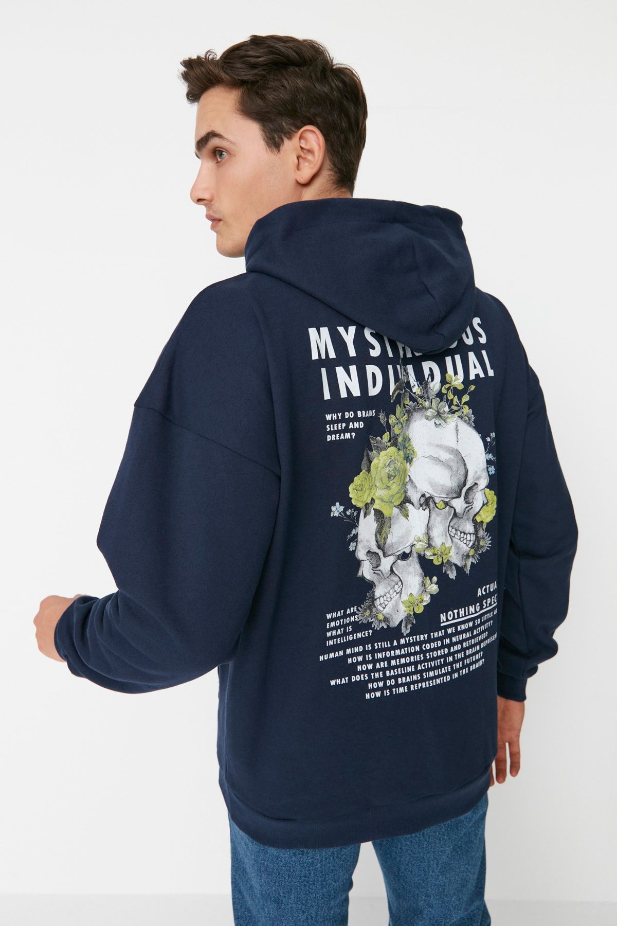 TRENDYOL MAN Lacivert  Oversize/Geniş Kesim Kapüşonlu Çiçek Baskılı İçi Polarlı Sweatshirt TMNAW23SW00020