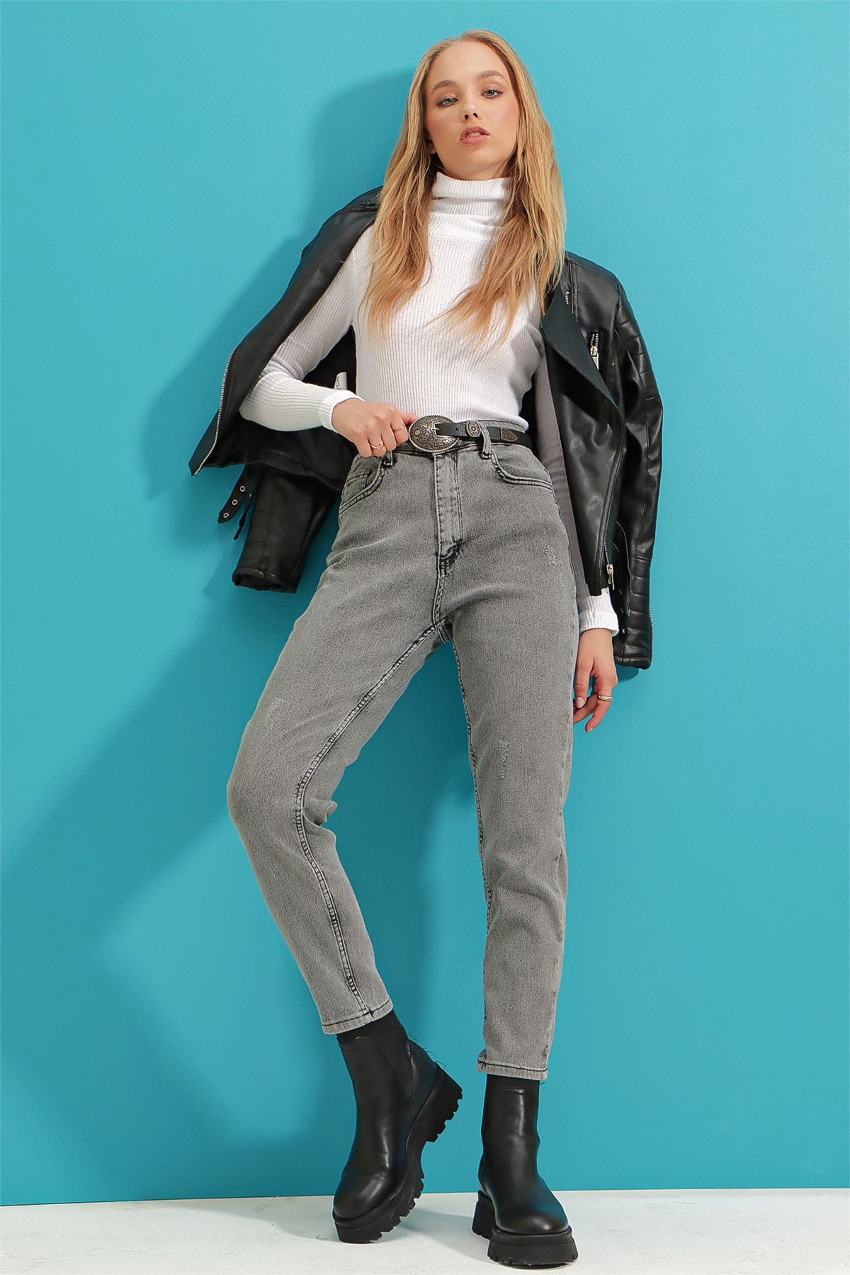 Trend Alaçatı Stili Kadın Açık Antrasit Yüksek Bel Beş Cepli Likralı Mom Jeans ALC-X9293