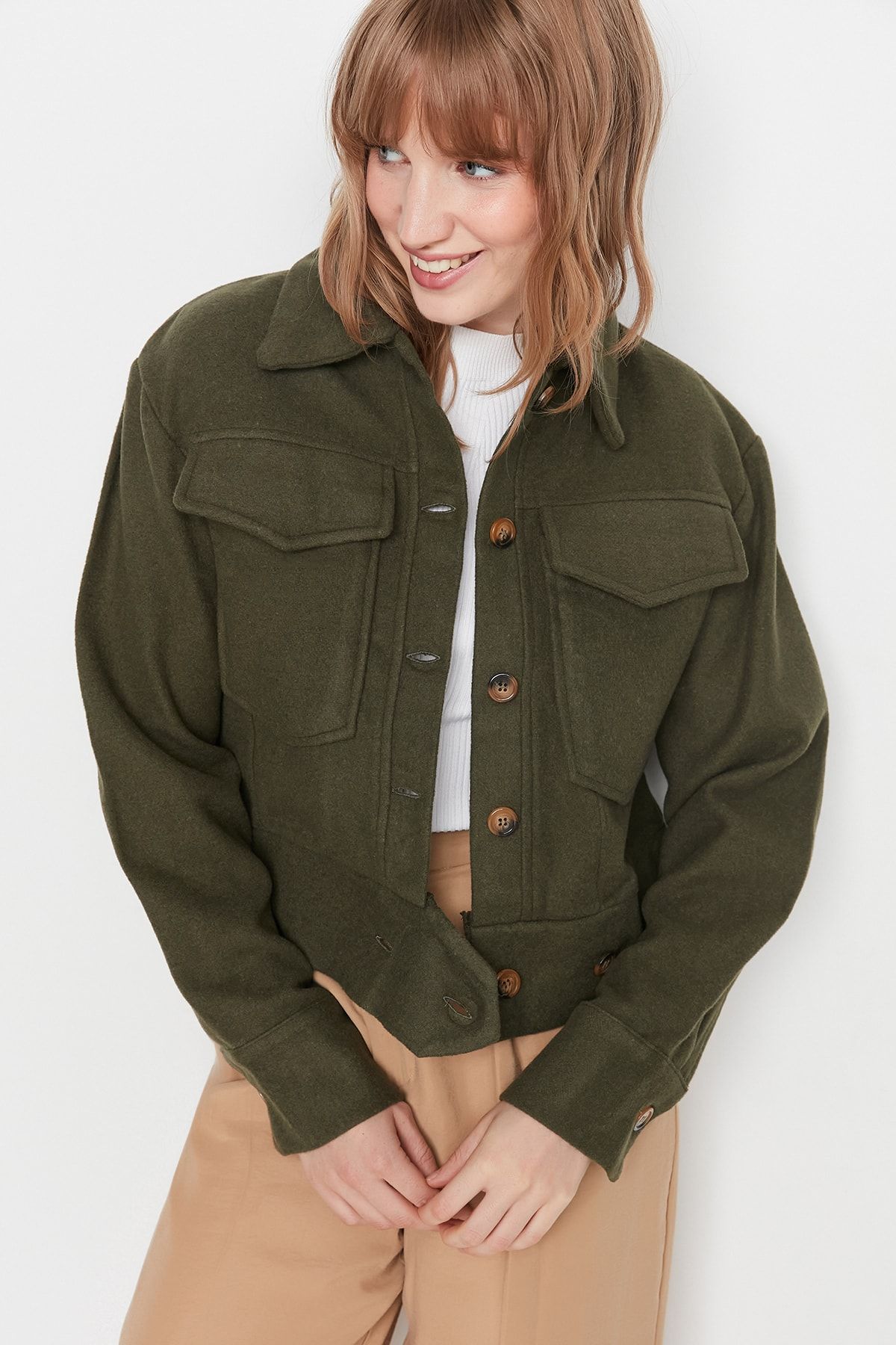 TRENDYOLMİLLA Haki Cep Detaylı Düğmeli Crop Dokuma Ceket TWOAW21CE0020