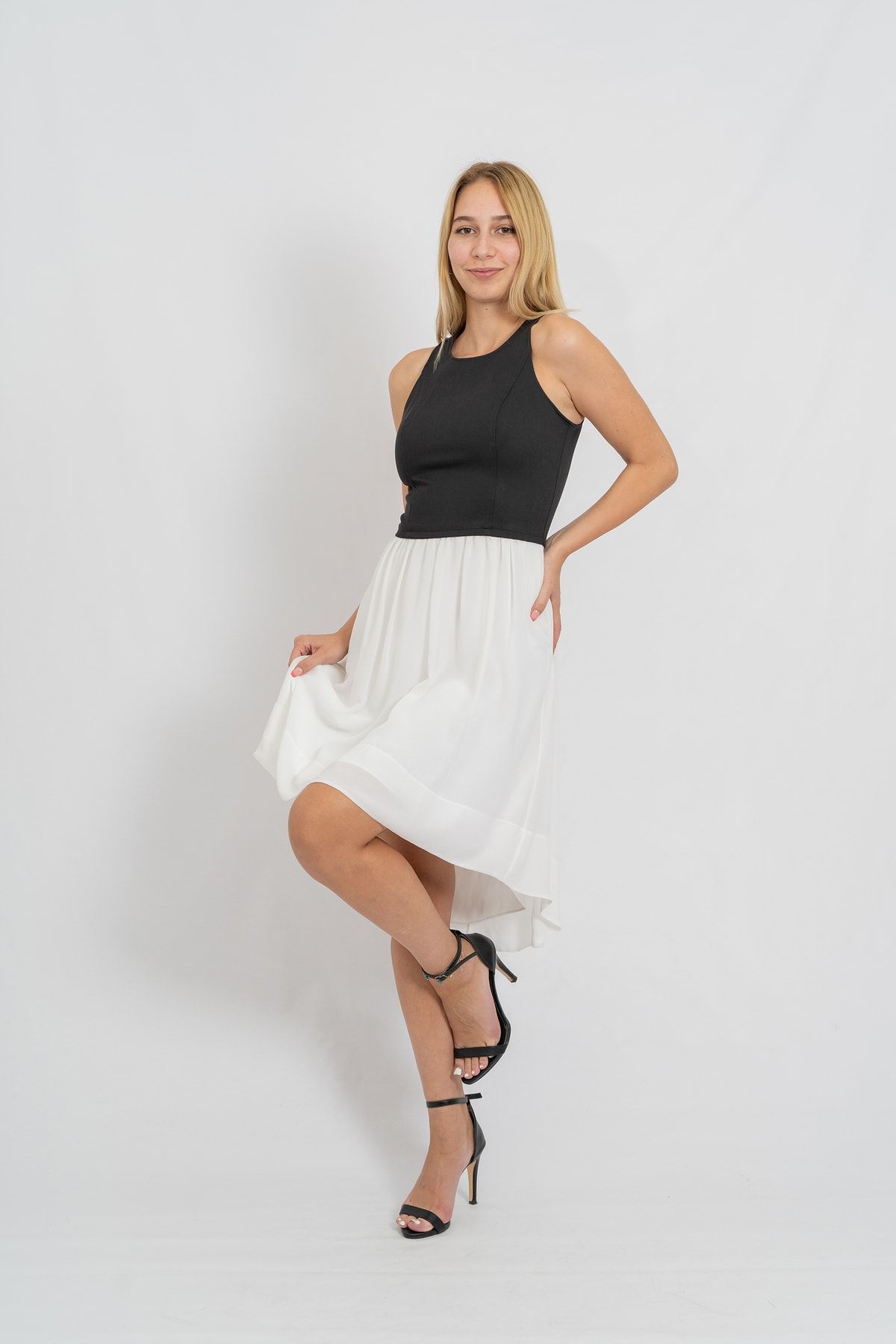 Bomestida Kadın Siyah Beyaz Önü Kısa Arkası Uzun Askılı Elbise
