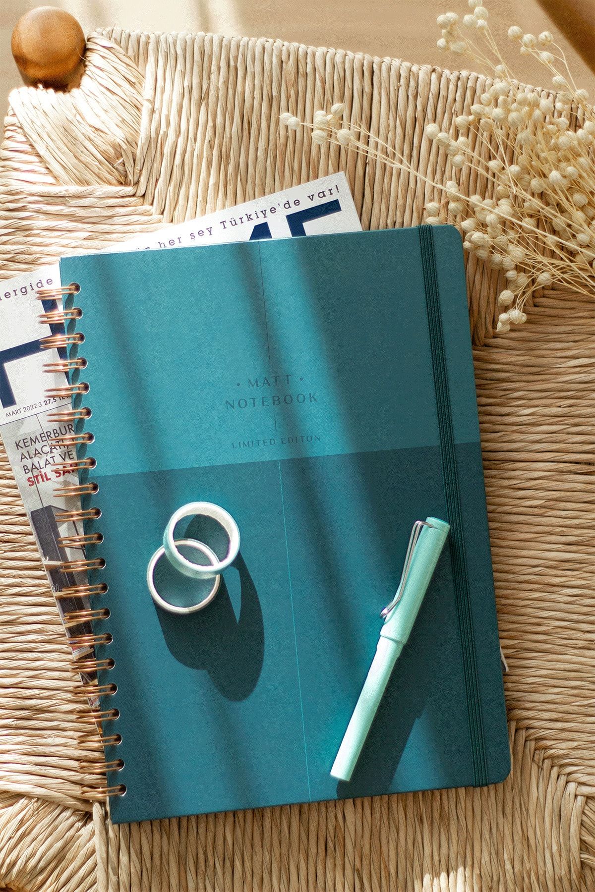 Matt Notebook 20x28 Cm A4 Lastikli Spiralli Sert Kapak Not Defteri Çizgili