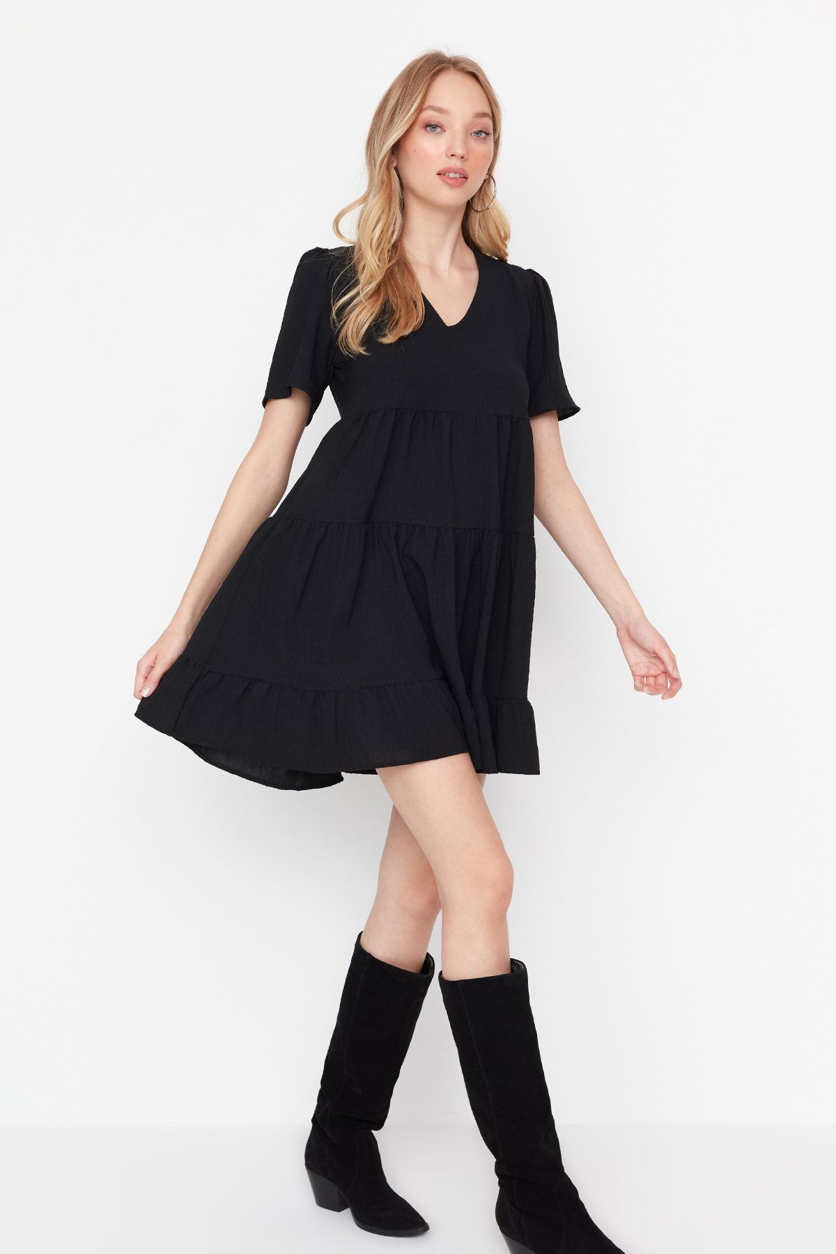 TRENDYOLMİLLA Siyah Geniş Kesim Mini Dokuma Elbise TWOSS20EL0400