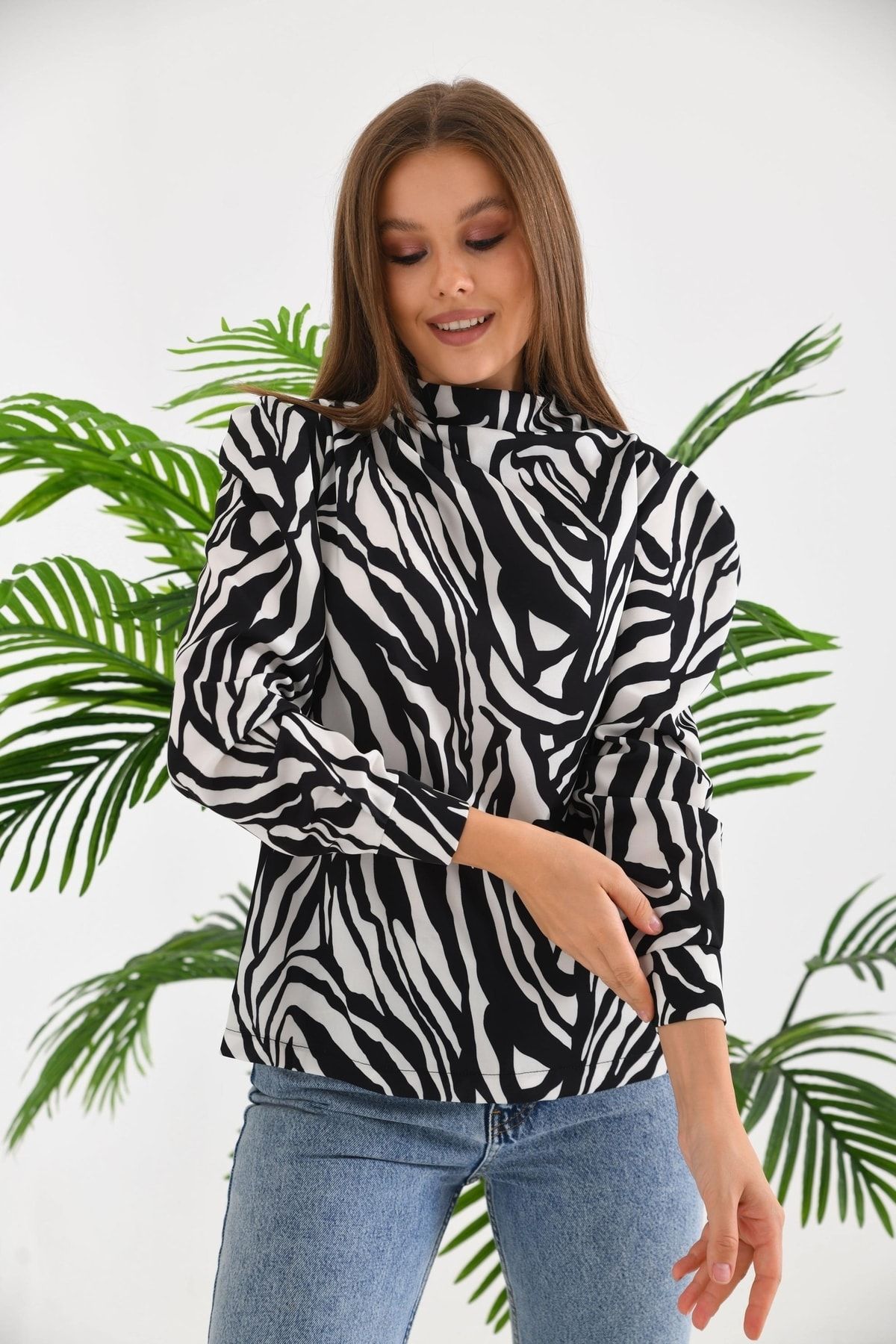 İroni Yaka Pileli Zebra Desen Bluz