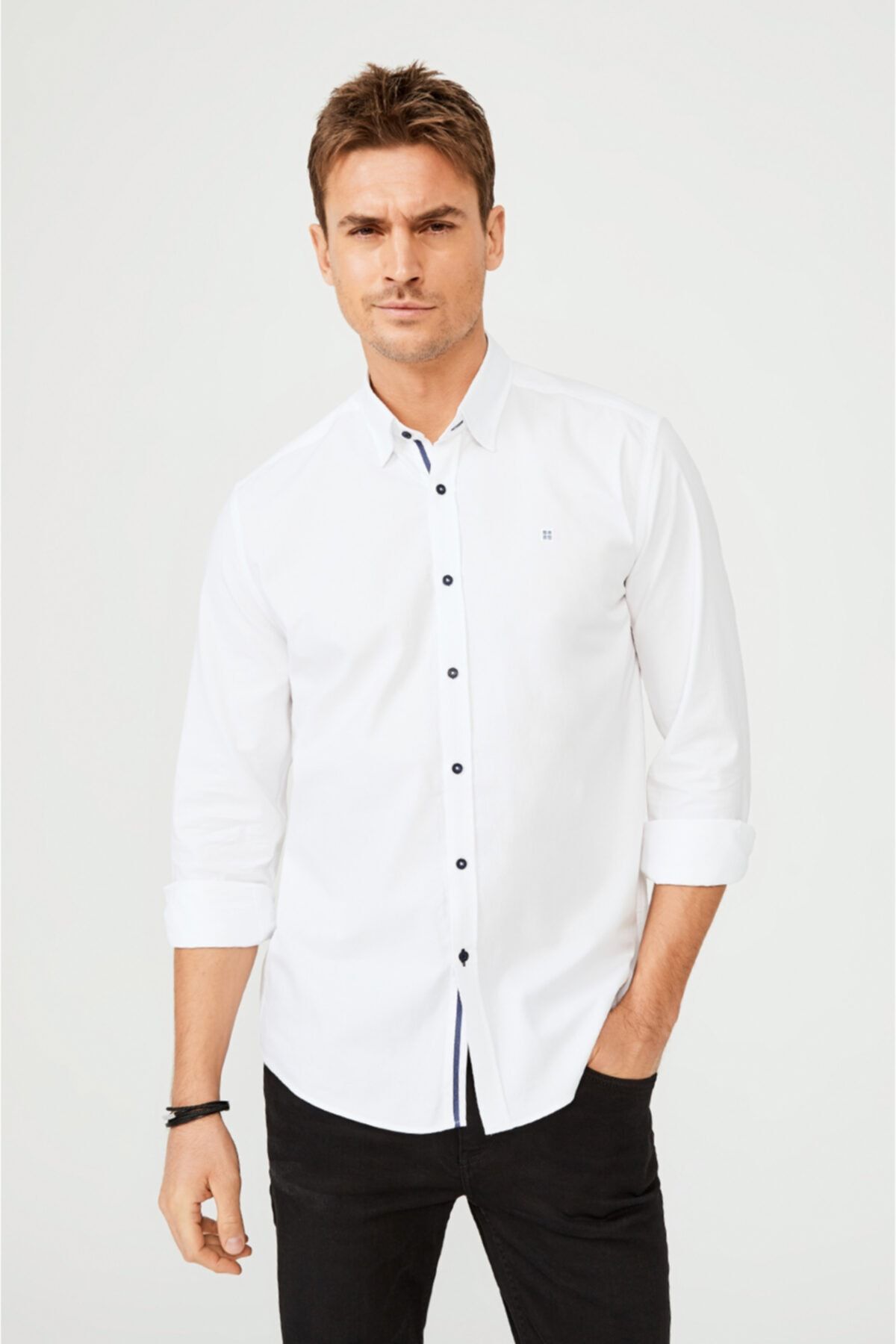 Avva Erkek Beyaz Düz Alttan Britli Yaka Slim Fit Gömlek A02y2244