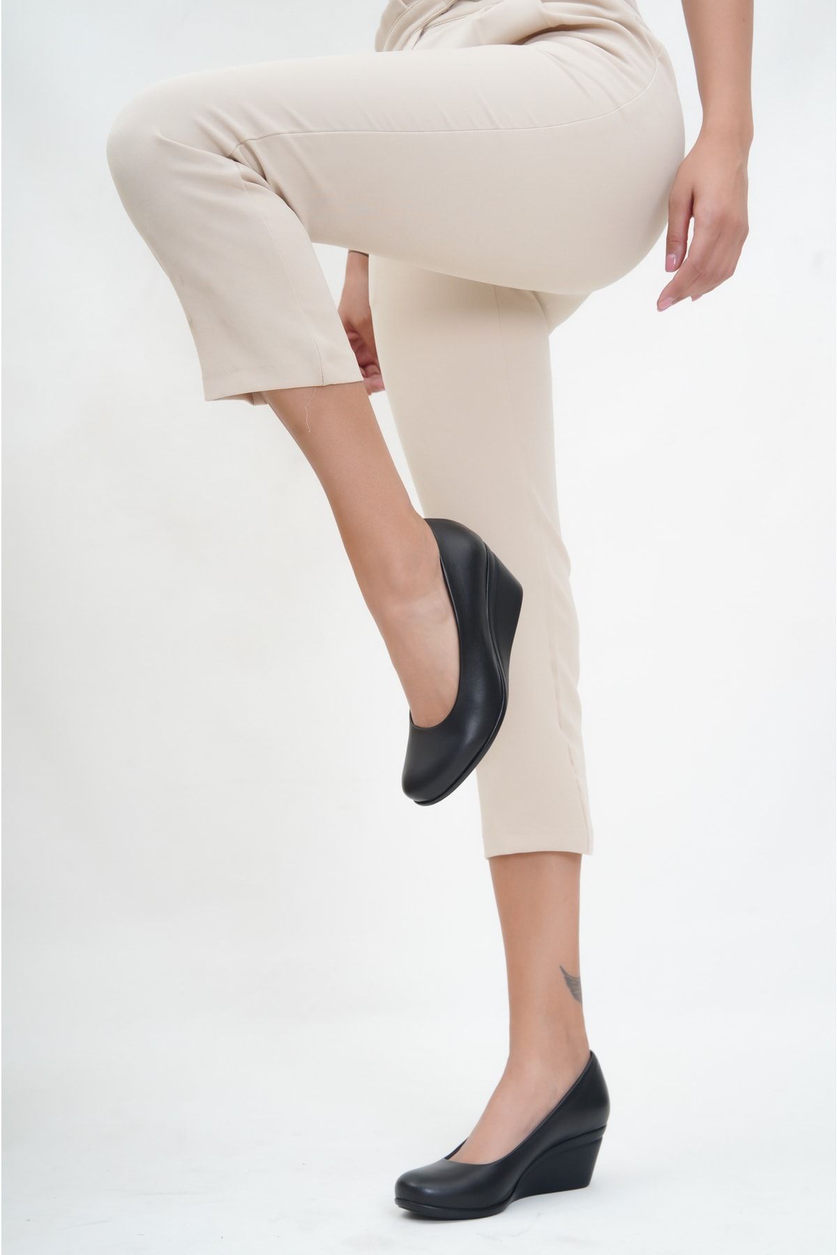 Deripabuc Hakiki Deri Siyah Kadın Dolgu Topuklu Deri Ayakkabı Trc-0274
