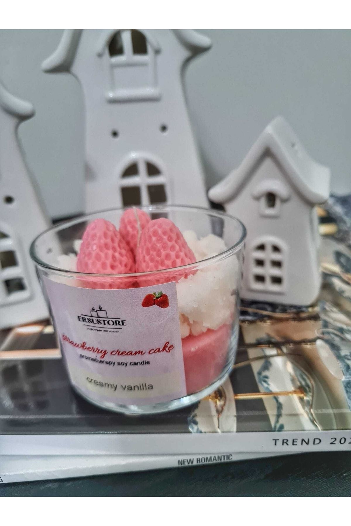 ersustore Candles Strawberry Cupcake Çilekli Mum Vanilya Amber Kokulu Hediyelik Dekoratif Soya Mum