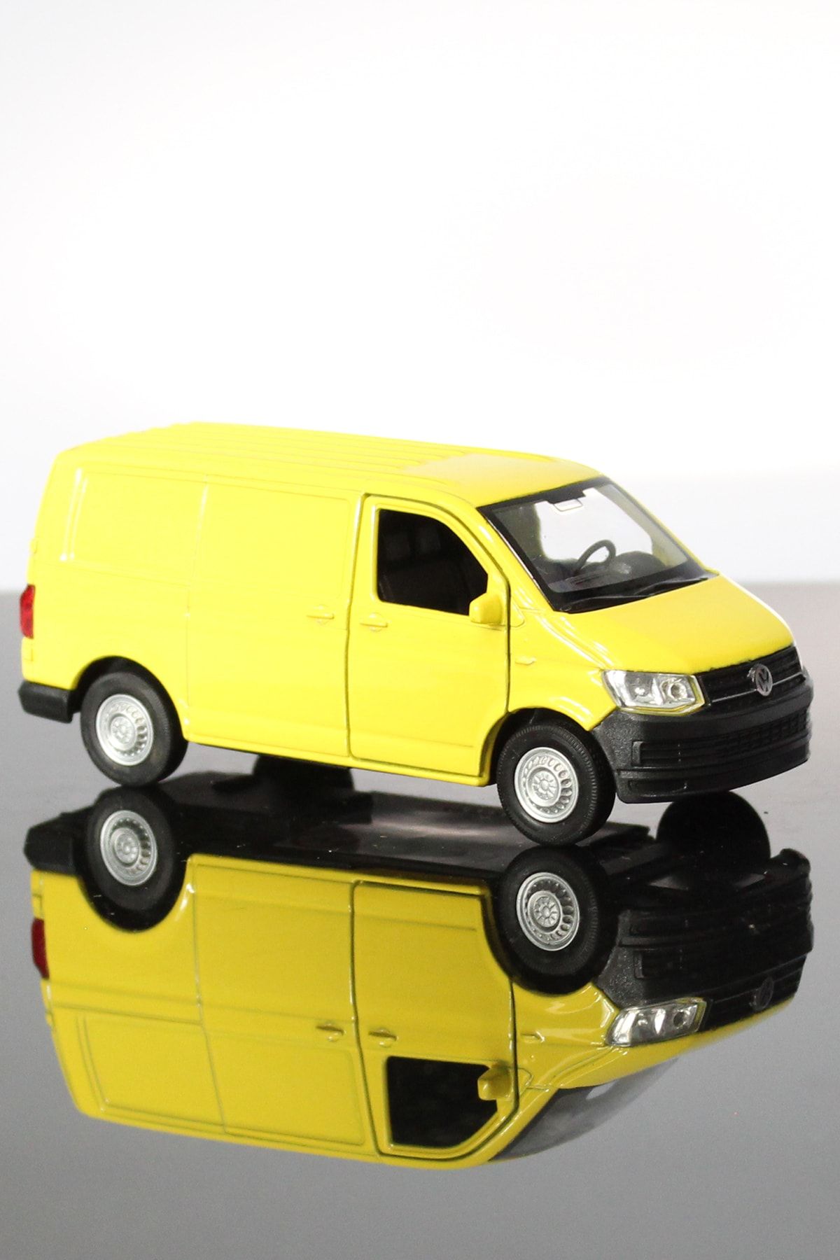 Toyaş Volkswagen Transporter T6 Van Sarı Çek Bırak Metal Model Oyuncak Araba 12 Cm