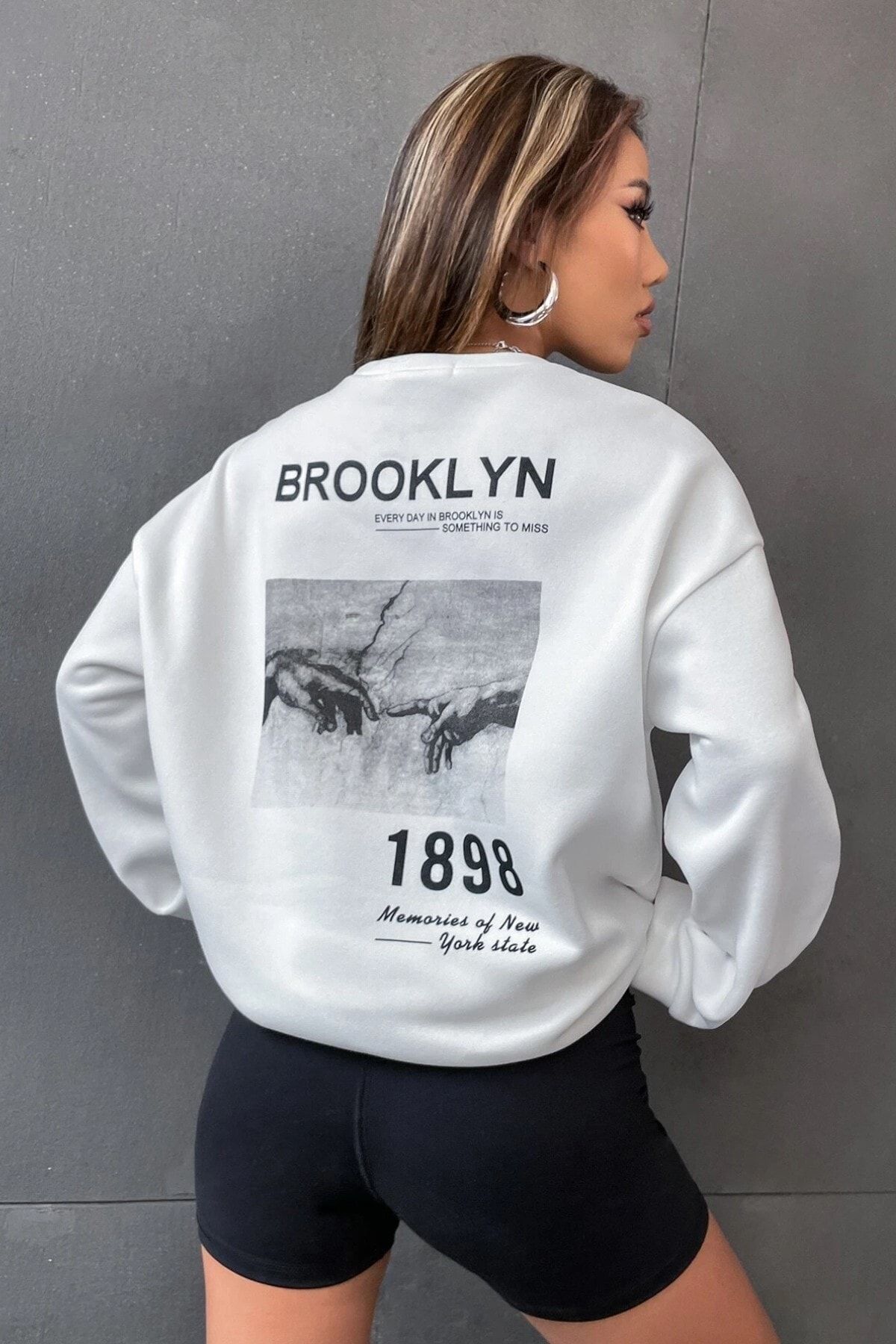 MODAGEN Unisex Beyaz Brooklyn 1898 Baskılı Bisiklet Yaka Oversize Sweatshirt