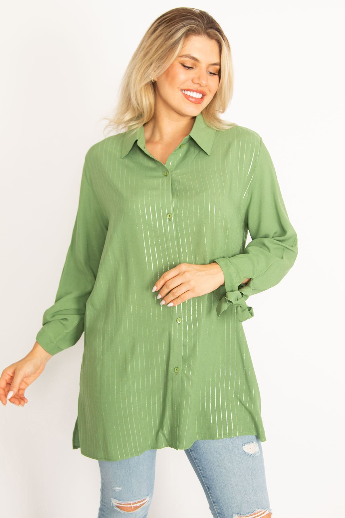 Şans Kadın Büyük Beden Yeşil Ön Düğmeli Kolları Bağcık Ve Sim Detaylı Dokuma Viskon Gömlek 65n34517