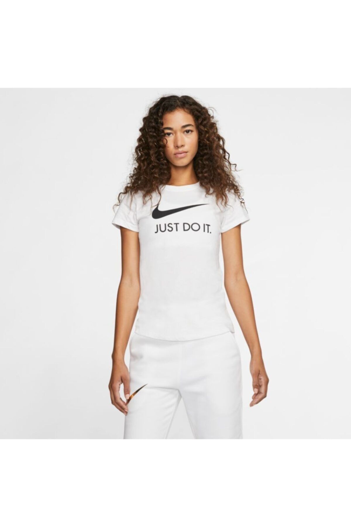 Nike Kadın Beyaz Sportswear Tişört
