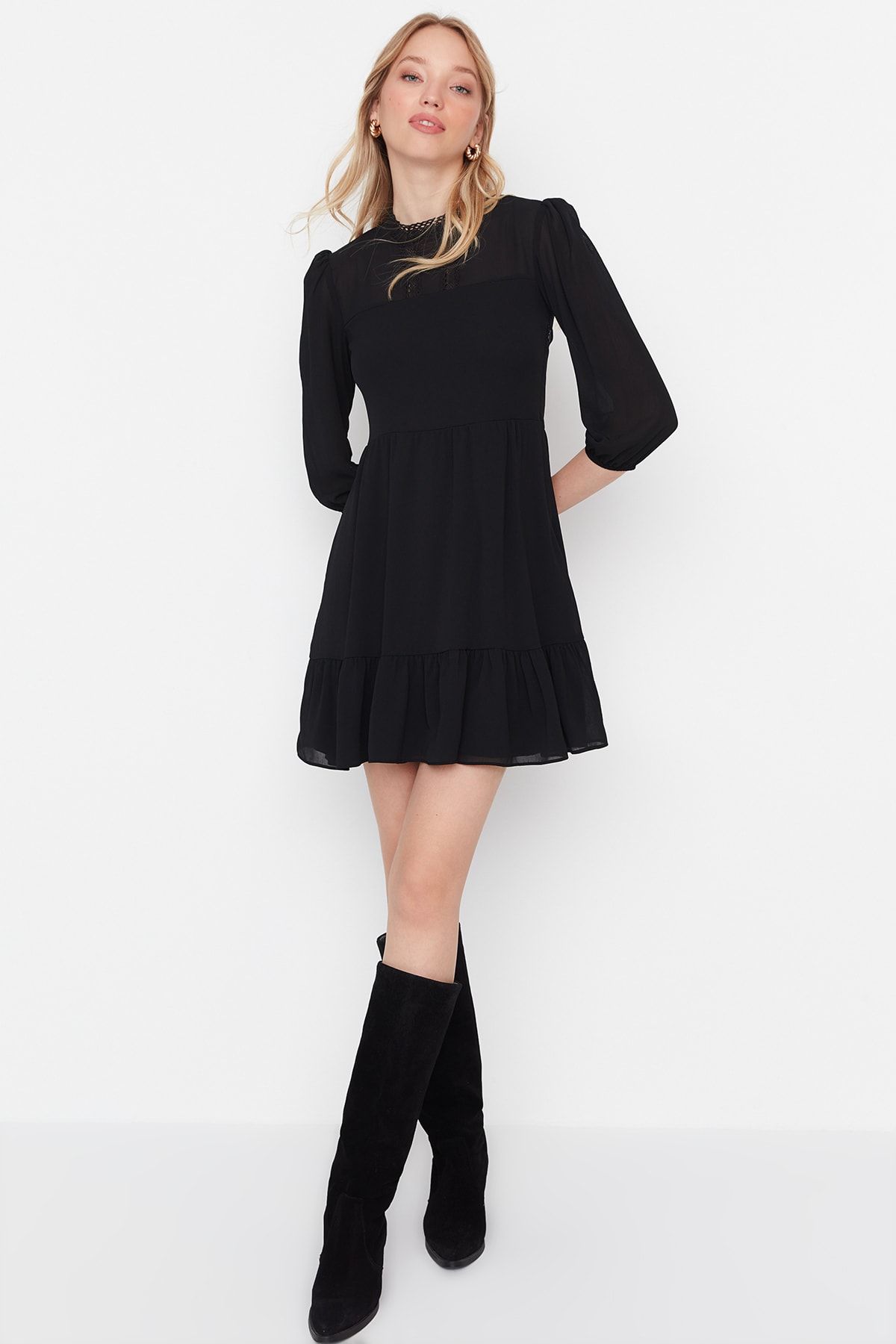 TRENDYOLMİLLA Siyah Mini Astarlı Dantelli Dokuma Elbise TWOSS20EL0166