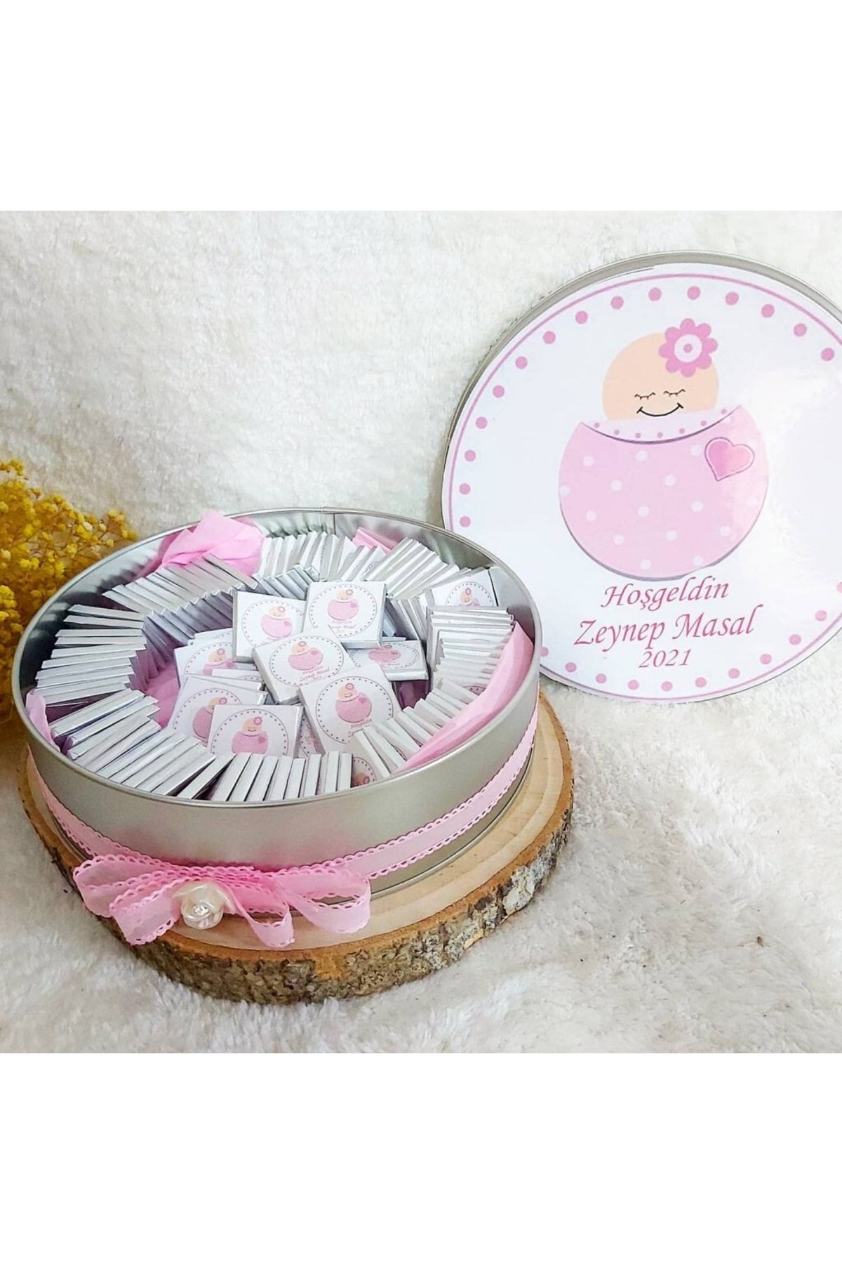 Hayaller Dükkanı Yumurtadan Çıkan Kız Bebek Etiketli Bebek Çikolatası Metal Kutuda 50 Adet-