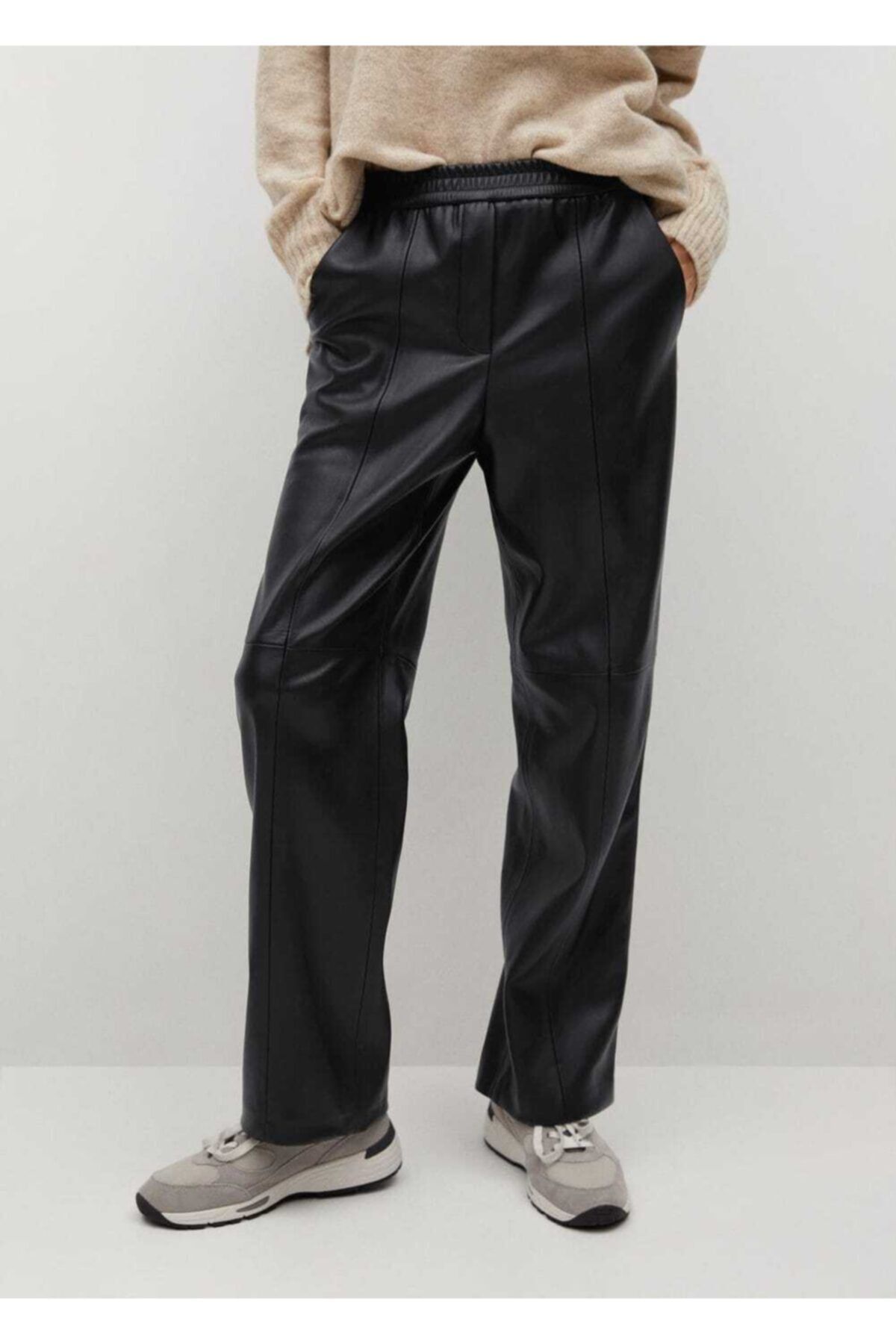 MANGO Kadın Siyah Deri Görünümlü Düz Kesim Pantolon