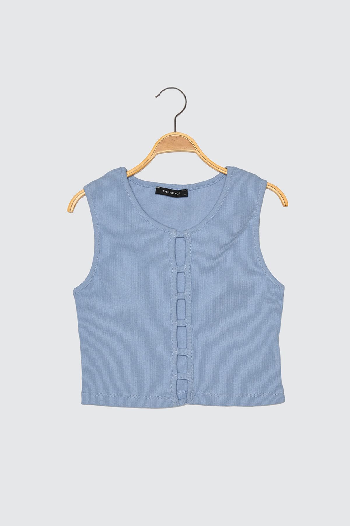 TRENDYOLMİLLA Açık Mavi Cut Out Detaylı Crop Örme Bluz TWOSS21BZ0740