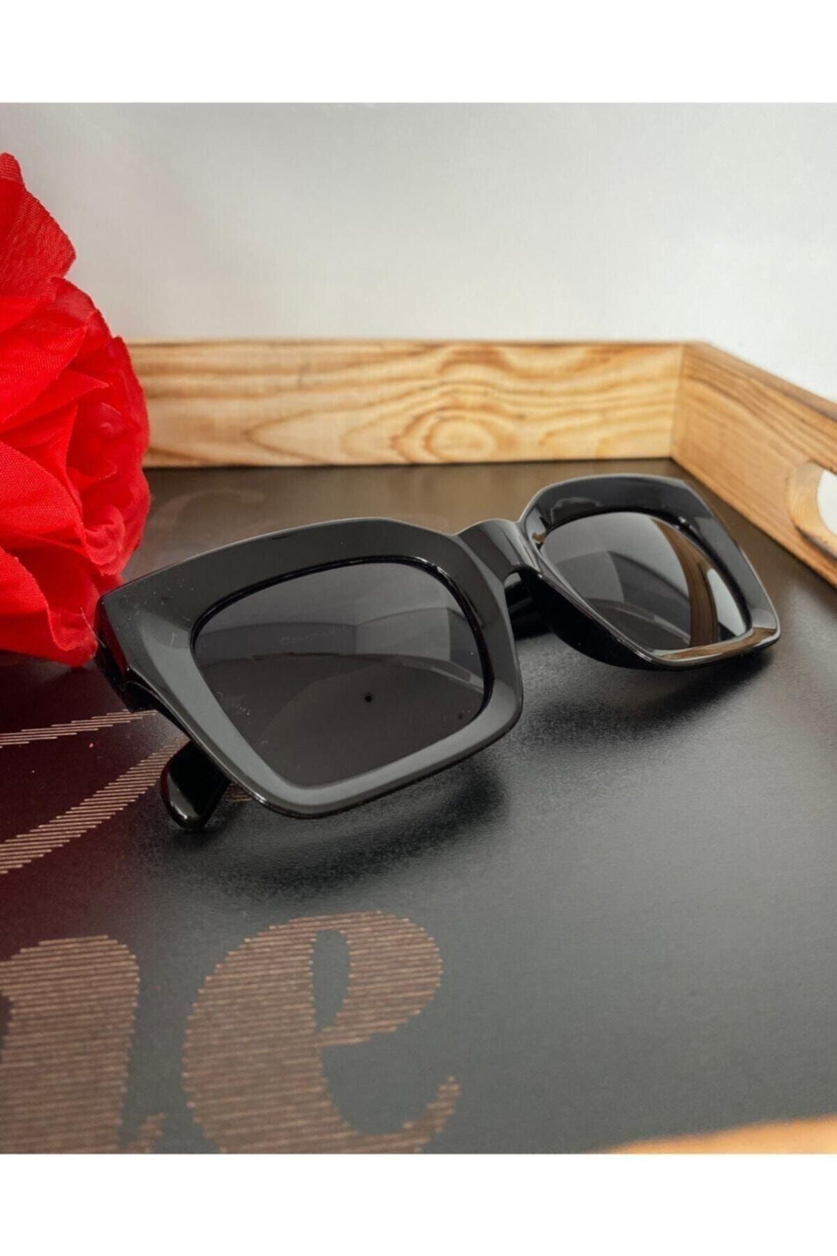 Mathilda Aksesuar Polo55 Mia Kalın Çerçeveli Tasarım Gözlük Siyah Çerçeve Siyah Cam
