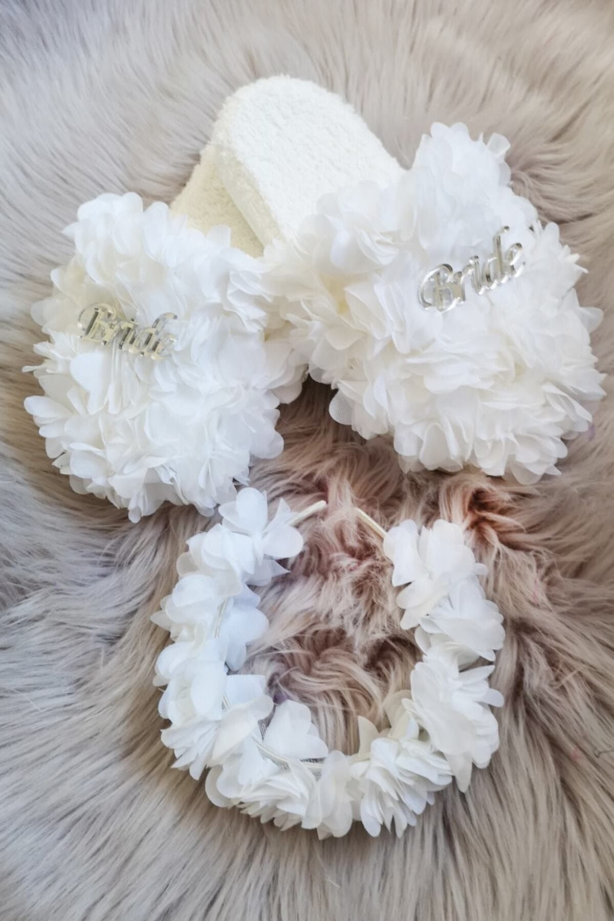 Hayalperest boncuk Beyaz Çiçek Detaylı Bride Pleksi Gelin Terliği Ve Tacı