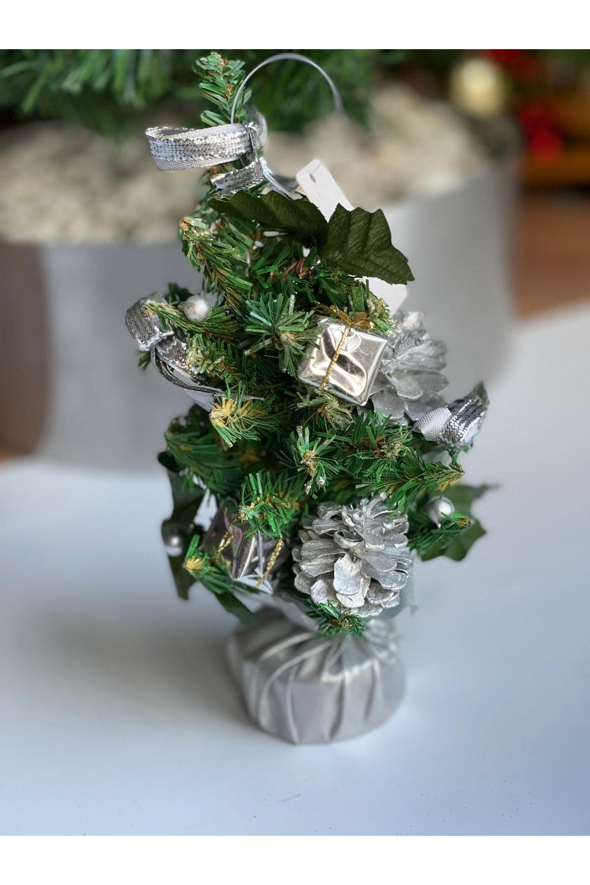 QUEEN AKSESUAR Yeni Yıl Yılbaşı Noel Lüks Mini Süslü Çam Ağacı Hediyelik Dekoratif Eşya Gümüş