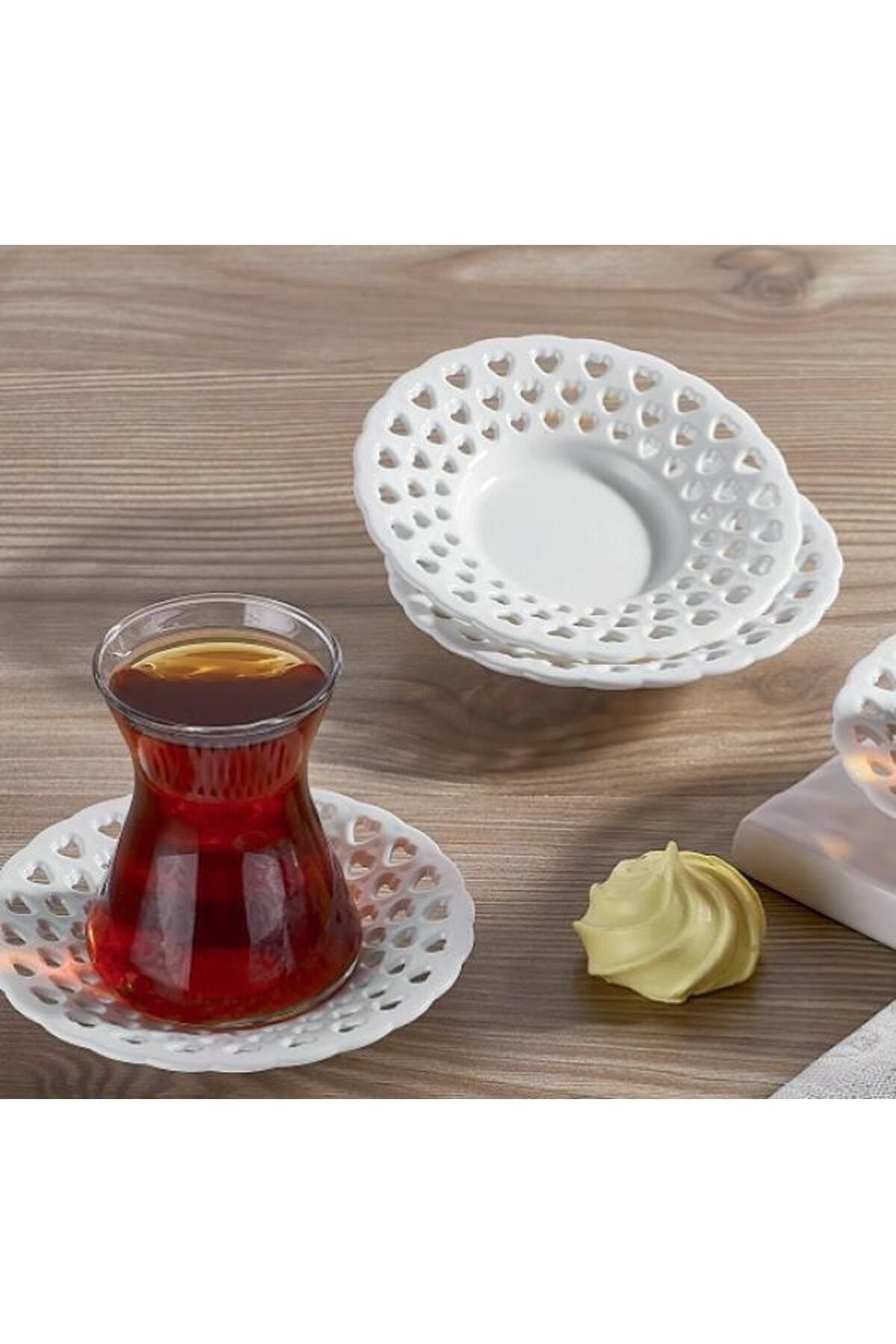 AVCILAR PLASTİK Çay Tabağı Porselen Görünümlü 6'lı Plastik Kalp Desenli